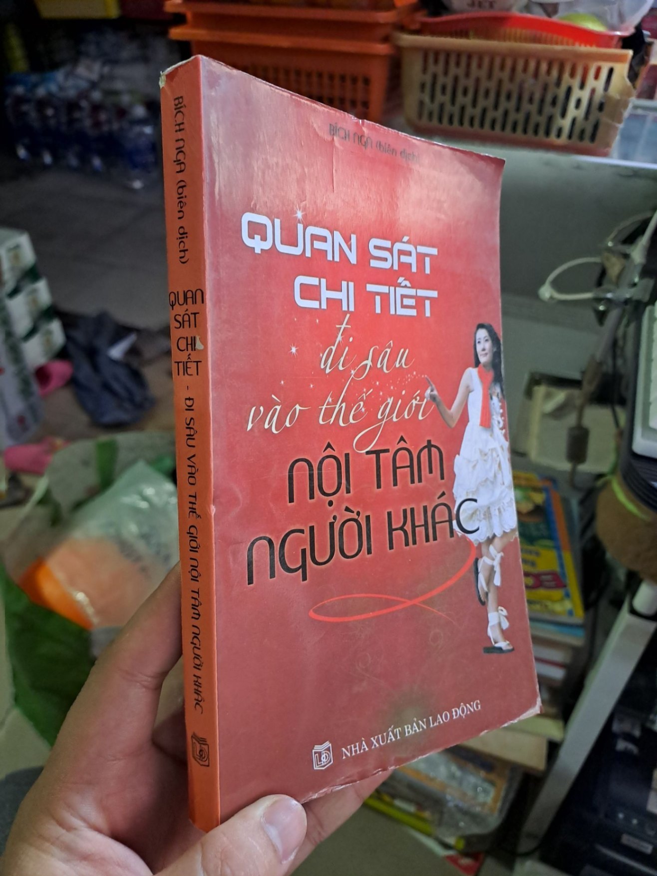 Quan sát chi tiết đi sâu vào thế giới nội tâm người khác mới 90% ố nhẹ 2009 HCM3007