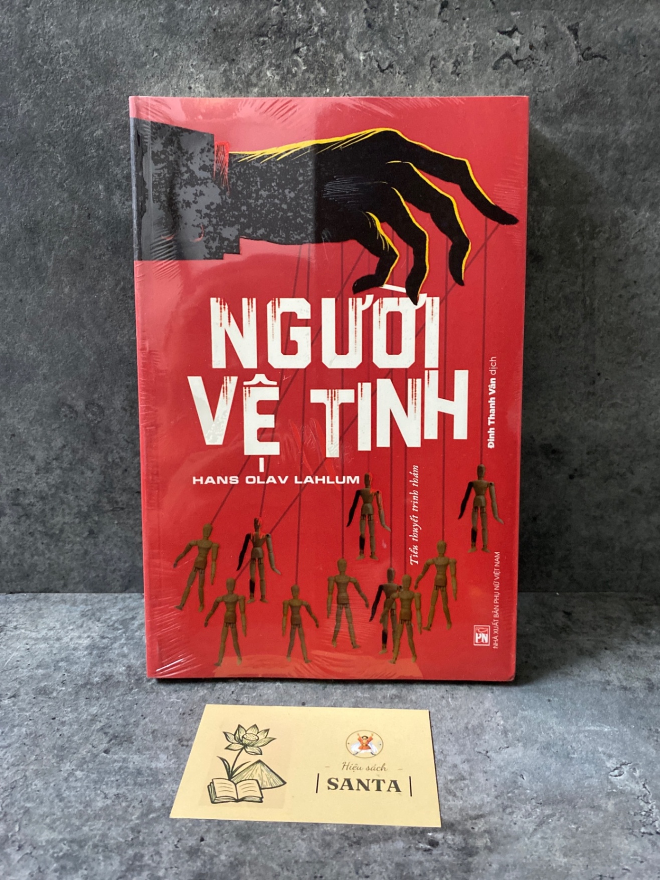 Người vệ tinh (tiểu thuyết trinh thám)- Hans Olav Lahlum- Mới nguyên seal Sách văn học STB0302