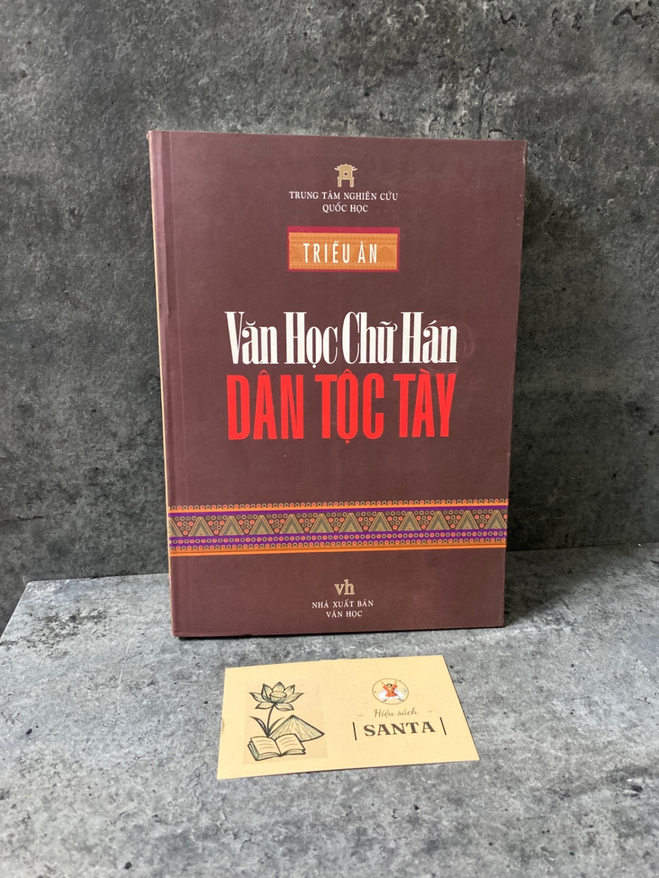 Văn học chữ Hán dân tộc tày - Triều Ân Sách văn học STB0302
