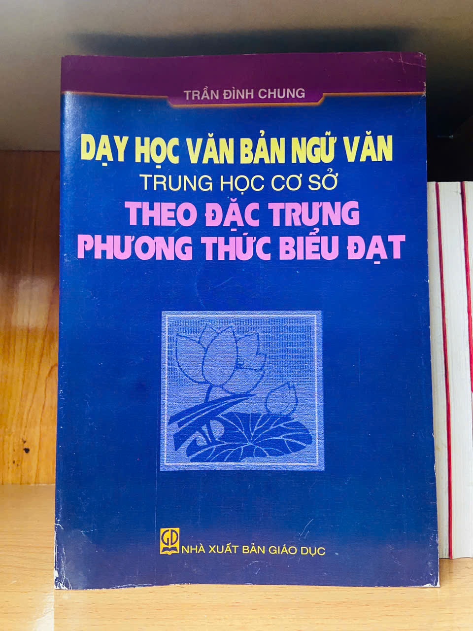 Dạy học văn bản ngữ văn THCS theo đặc trưng phương thức biểu đạt / Trần Đình Chung Sách giáo khoa - giáo trình VAVO3101