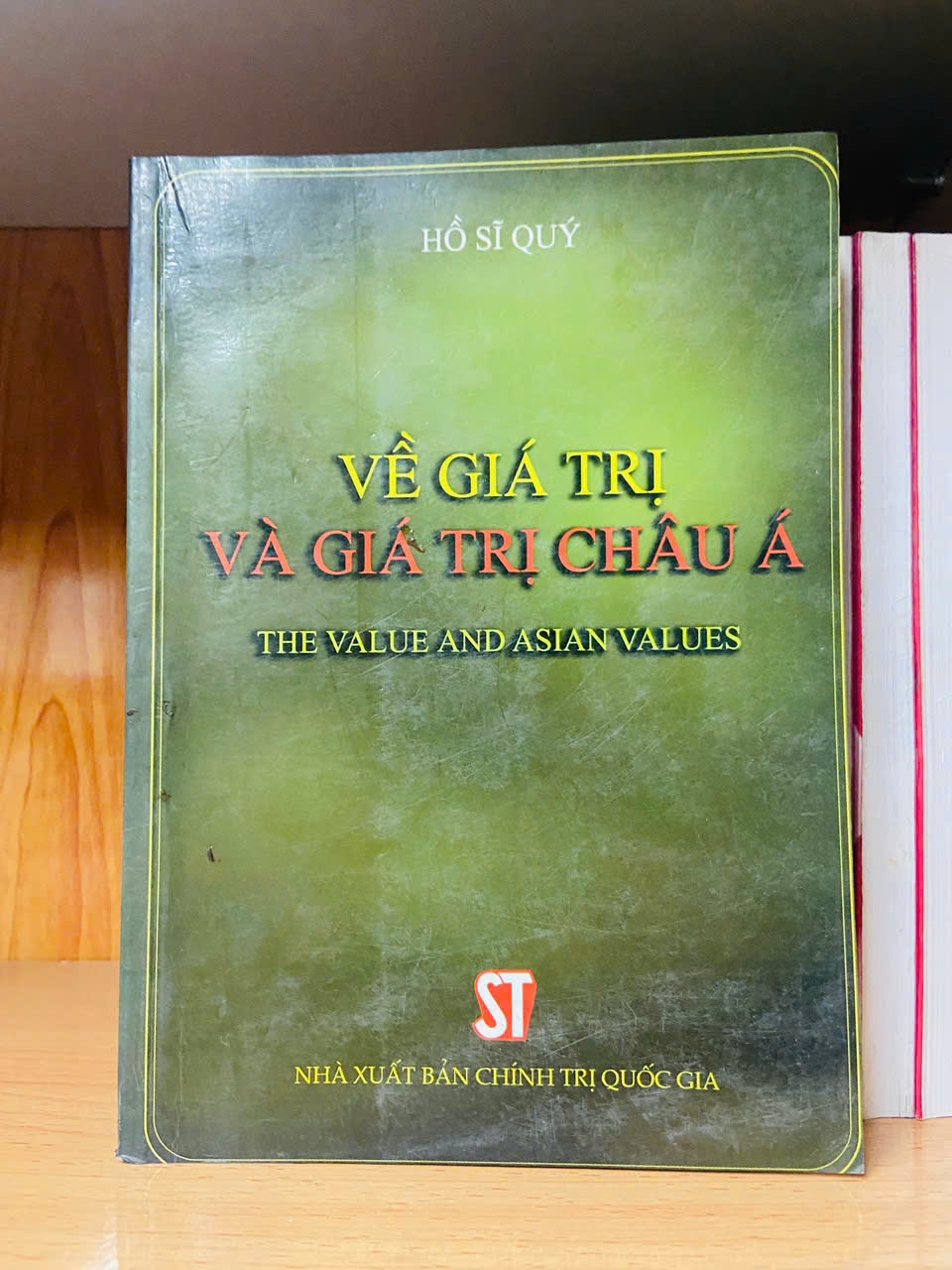 Về giá trị và giá trị Châu Á / Hồ Sĩ Quý Sách lịch sử - triết học VAVO3101