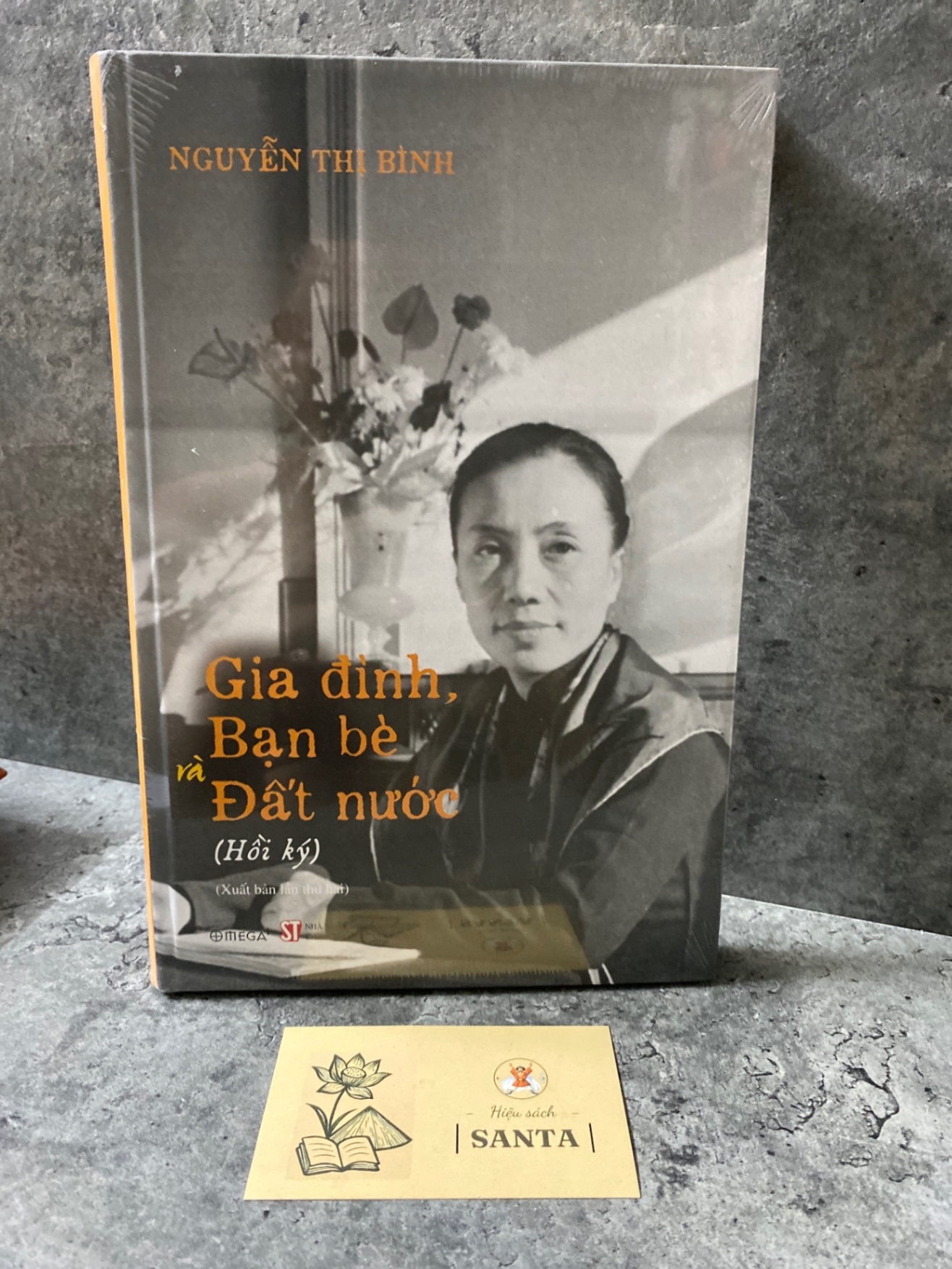 Gia đình,bạn bè và đất nước (hồi ký)- Nguyễn Thị Bình (bìa cứng,nguyên seal) Sách Danh nhân STB0302