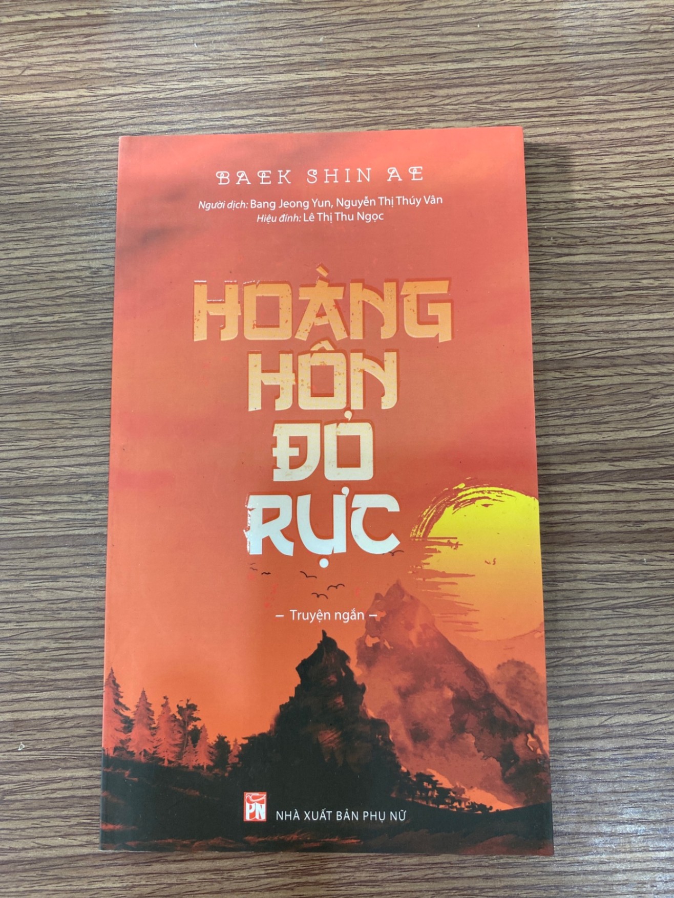 Hoàng hôn đỏ dực Sách văn học STB0302