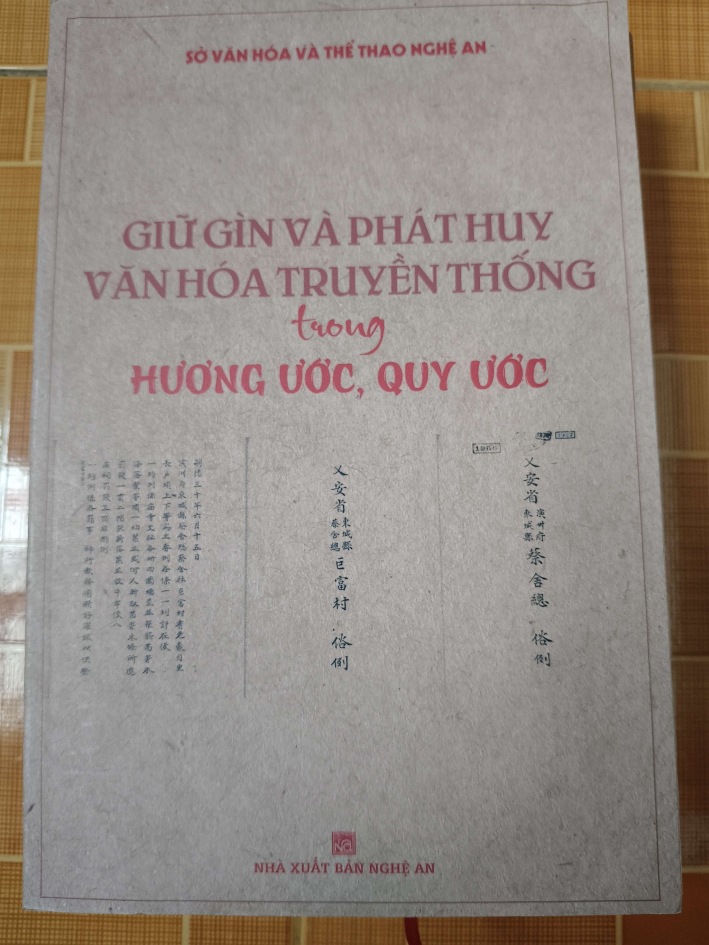 Giữ gìn và phát huy văn hóa truyền thống trong hương ước, quy ước - 2022 - 280 trang Sách lịch sử - triết học ANTQ3101