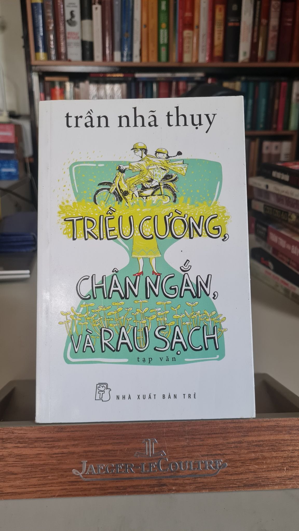 Triều cường, chân ngắn và rau sạch - Trần Nhã Thụy Sách văn học STB0302