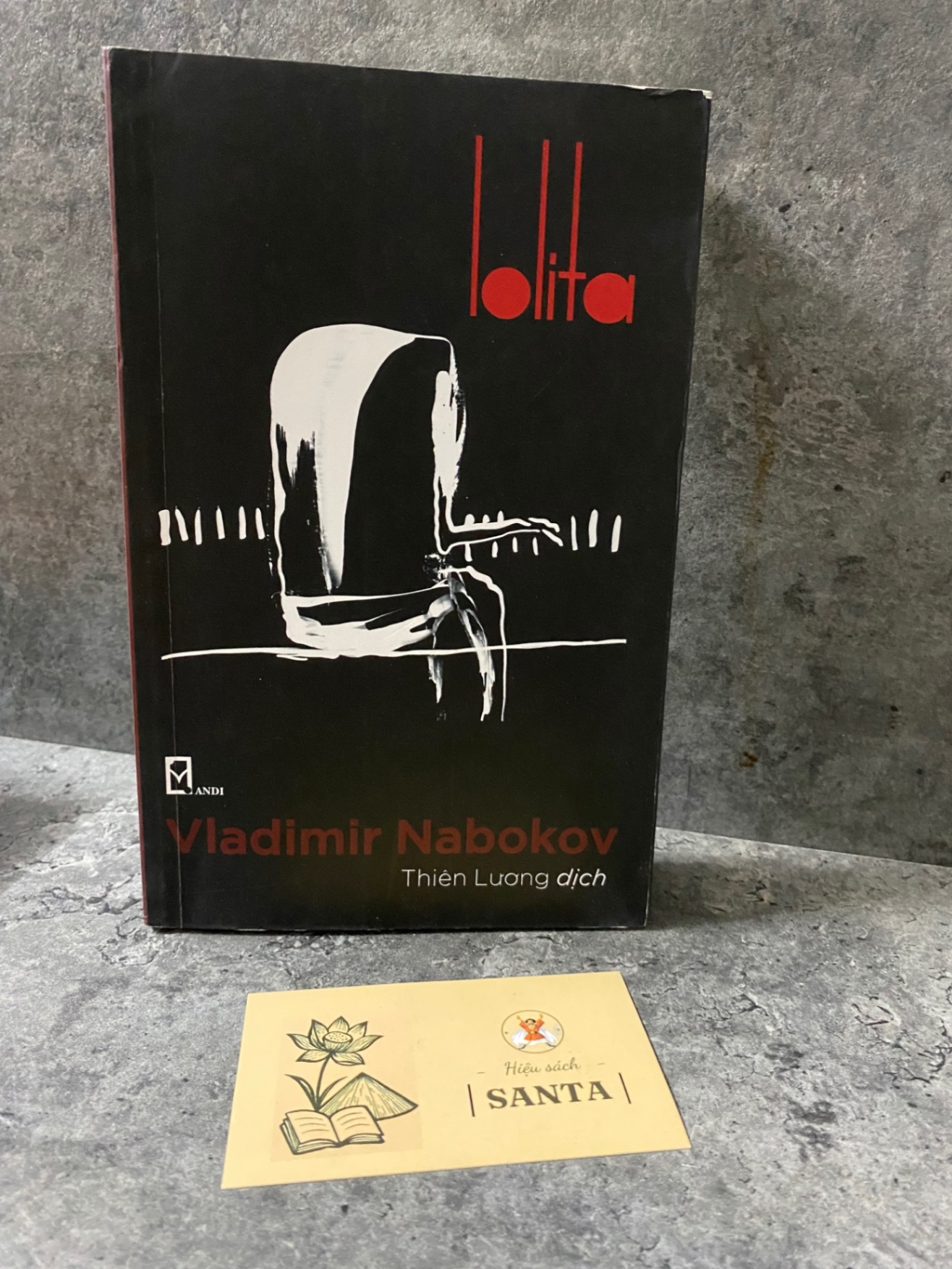Lolita-Vladimir Nabokow- Thiên Lương dịch- sách có chữ ký dịch giả Sách văn học STB0302