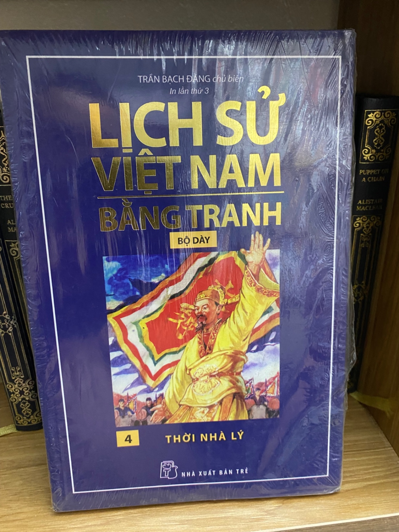 Lịch sử Việt Nam bằng tranh- Thời nhà Lý (sách lưu kho,giấy xốp có ố) Sách lịch sử - triết học STB0302