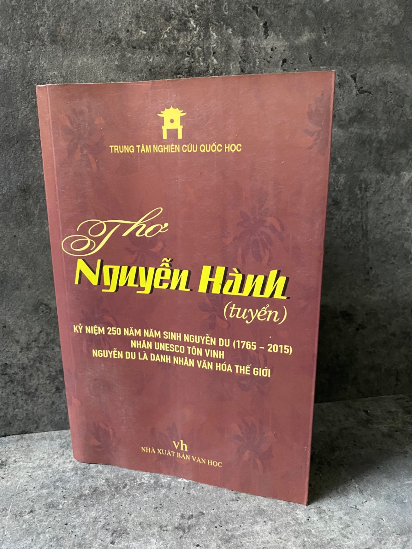 Thơ Nguyễn Hành Tuyển -sách lưu kho,giấy xốp có ố Sách văn học STB0302