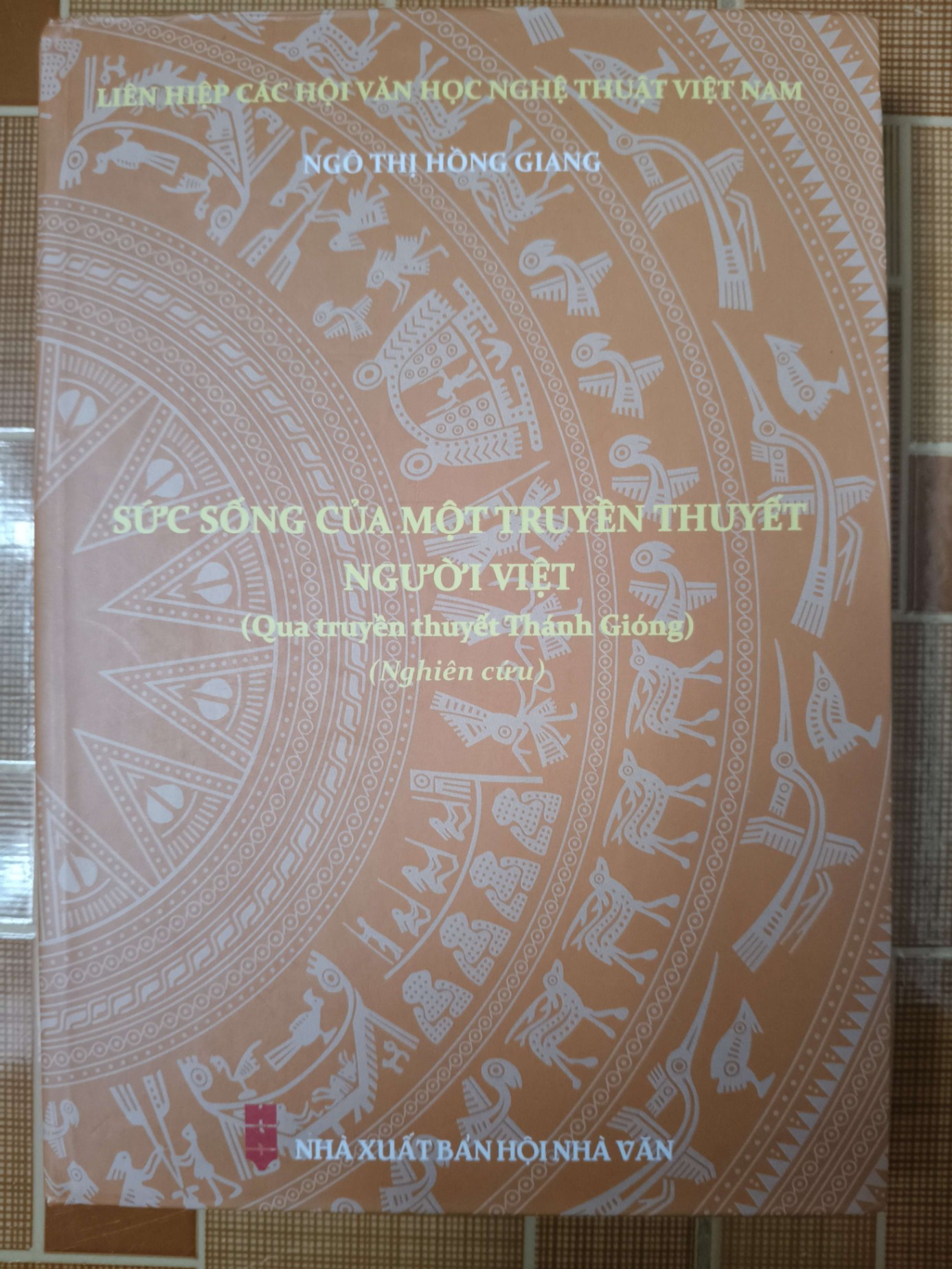 Sức sống của một truyền thuyết người Việt (Qua truyền thuyết Thánh Gióng) - 2025 - 391 trang - Bìa cứng Sách văn học ANTQ3101