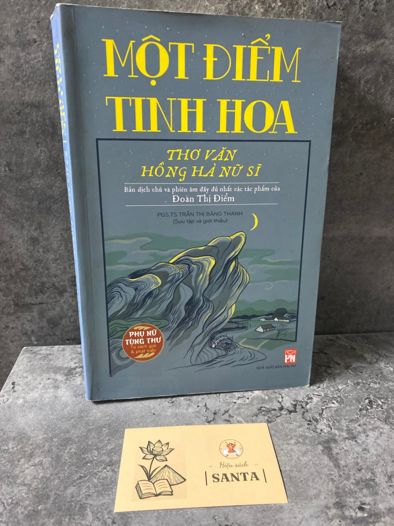 Một điểm tinh hoa- Thơ văn Hồng Hà Nữ Sĩ - Mới 95% Sách văn học STB0302