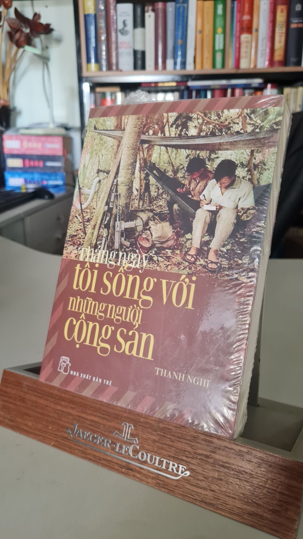 Tháng ngày tôi sống với những người cộng sản - Thanh Nghị Sách văn học STB0302