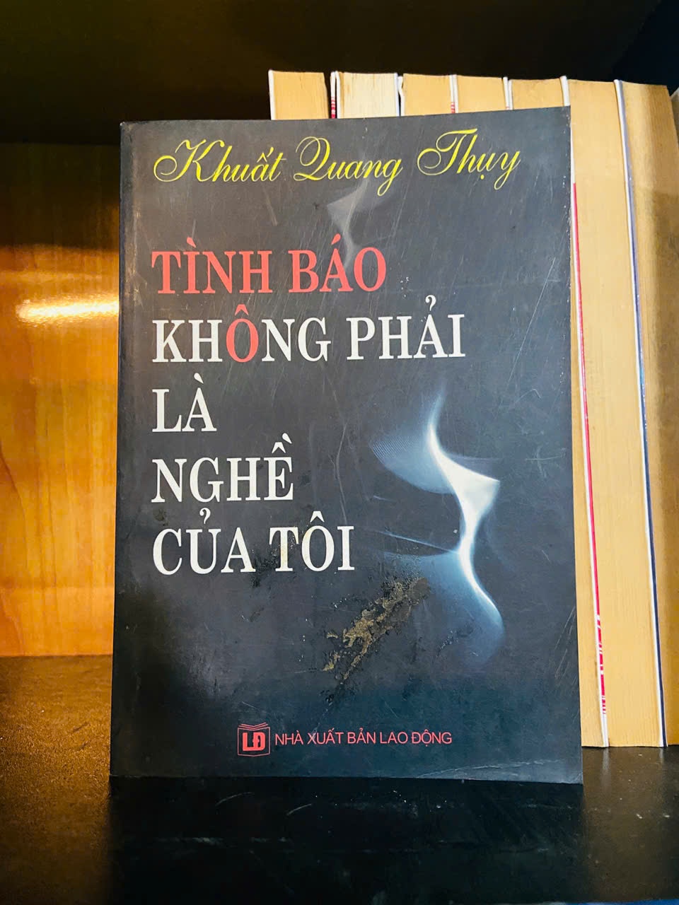 Tình báo không phải là nghề của tôi / Khuất Quang Thụy Sách văn học VAVO3101
