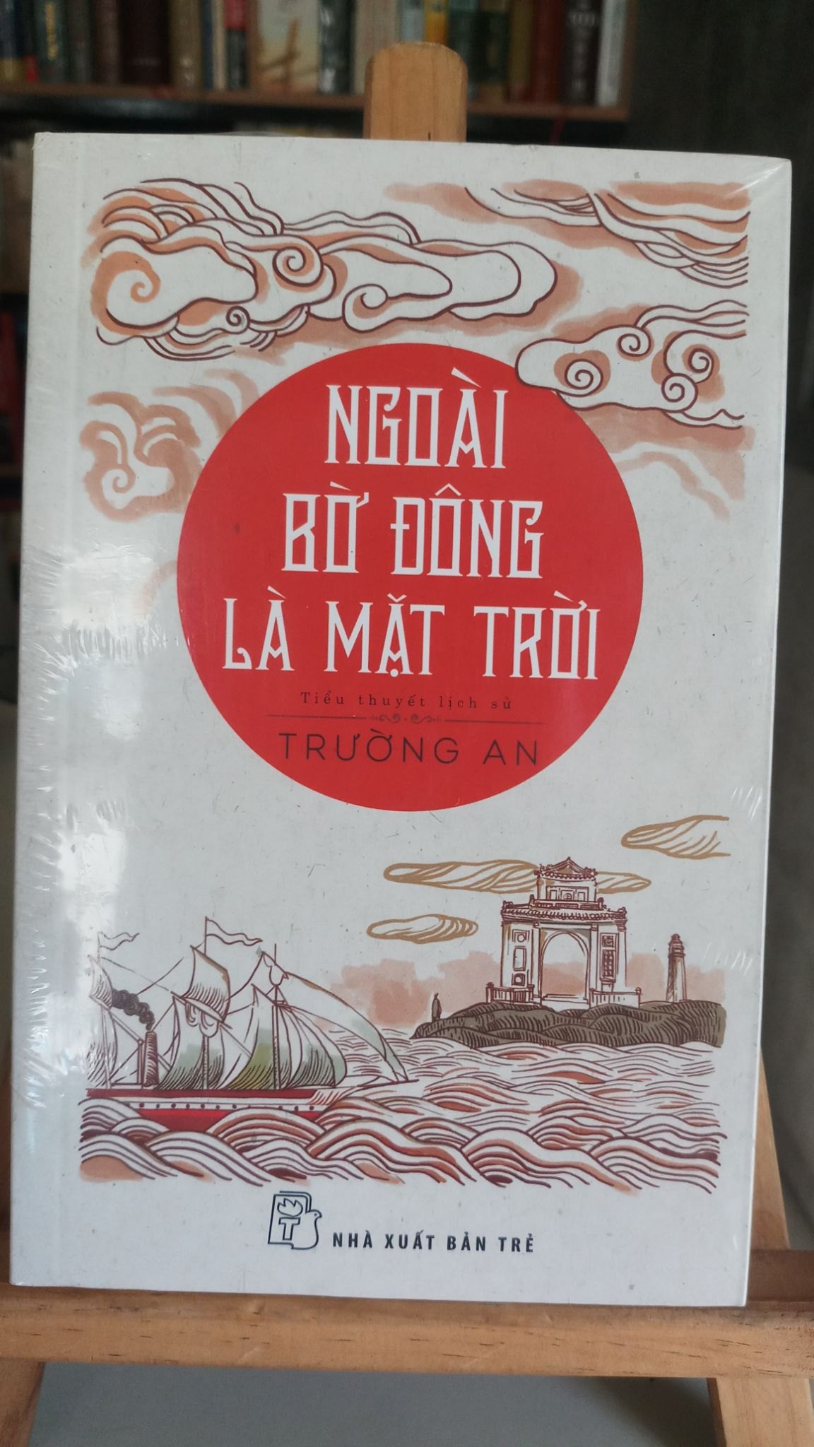Ngoài bờ đông là mặt trời- mới 100% -Trường An [1301] SÁCH VĂN HỌC Sách văn học STB0302