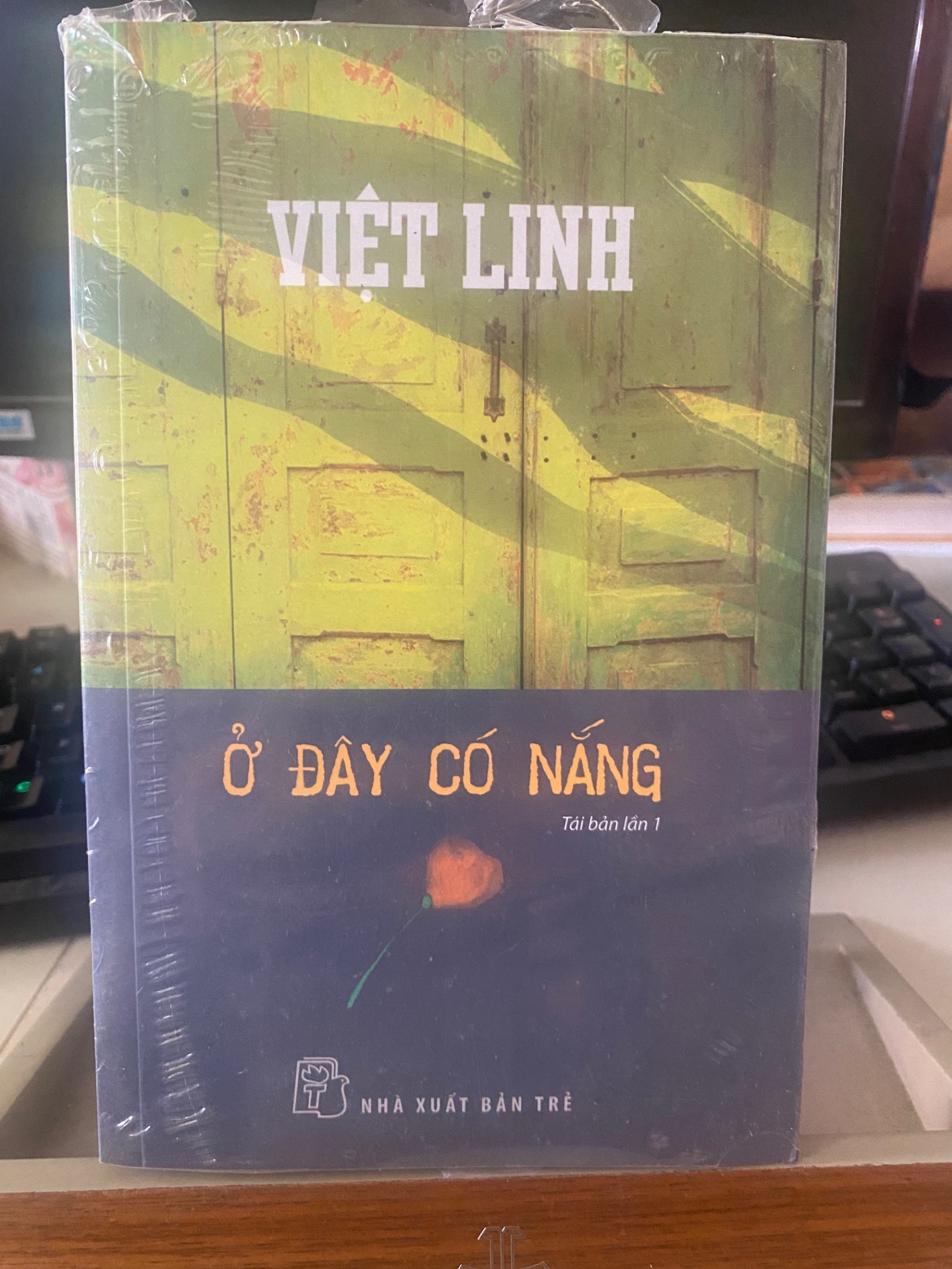 Ở đây có nắng - Việt Linh Sách văn học STB0302
