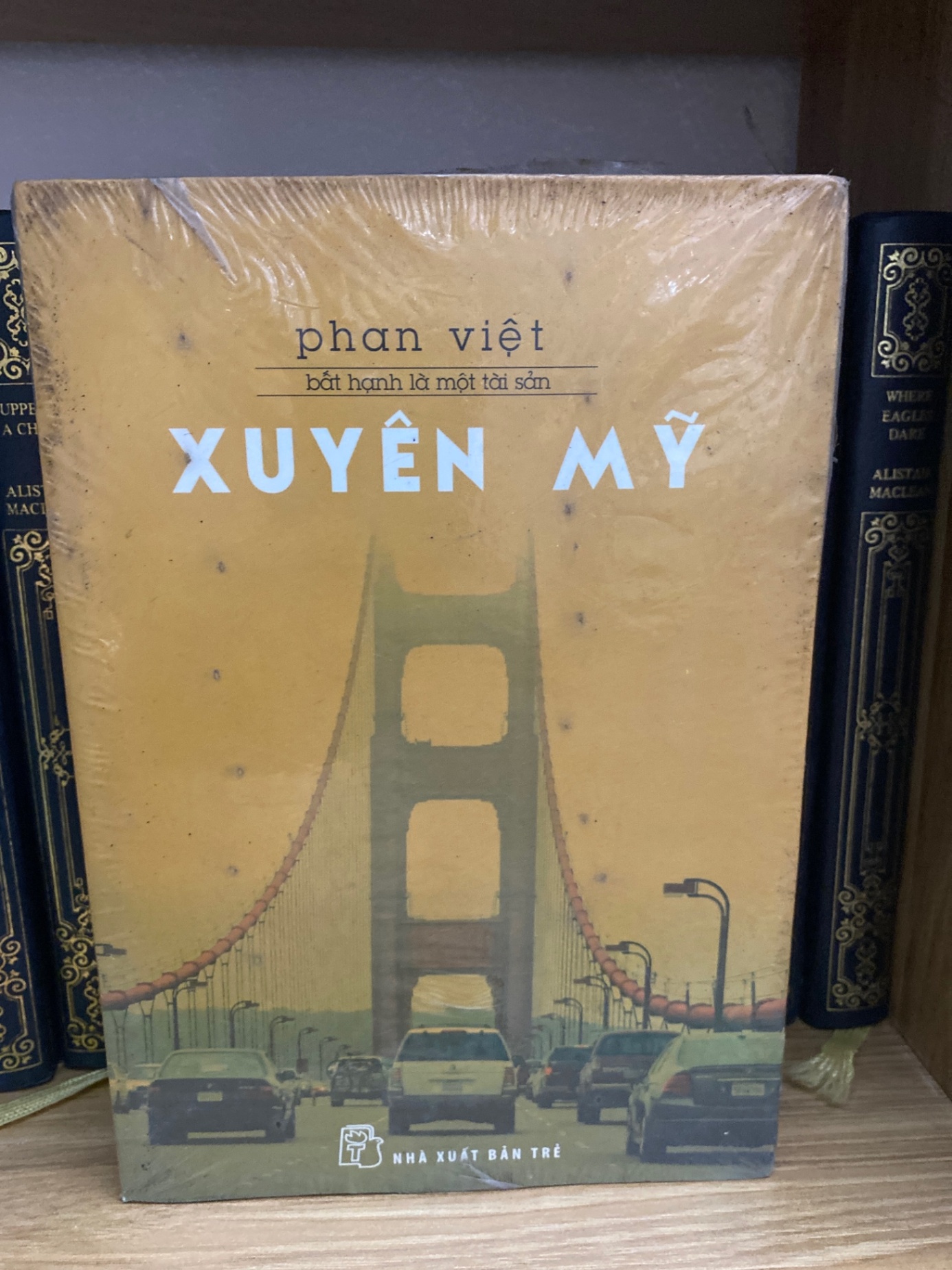 Xuyên Mỹ- Phan Việt Sách văn học STB0302