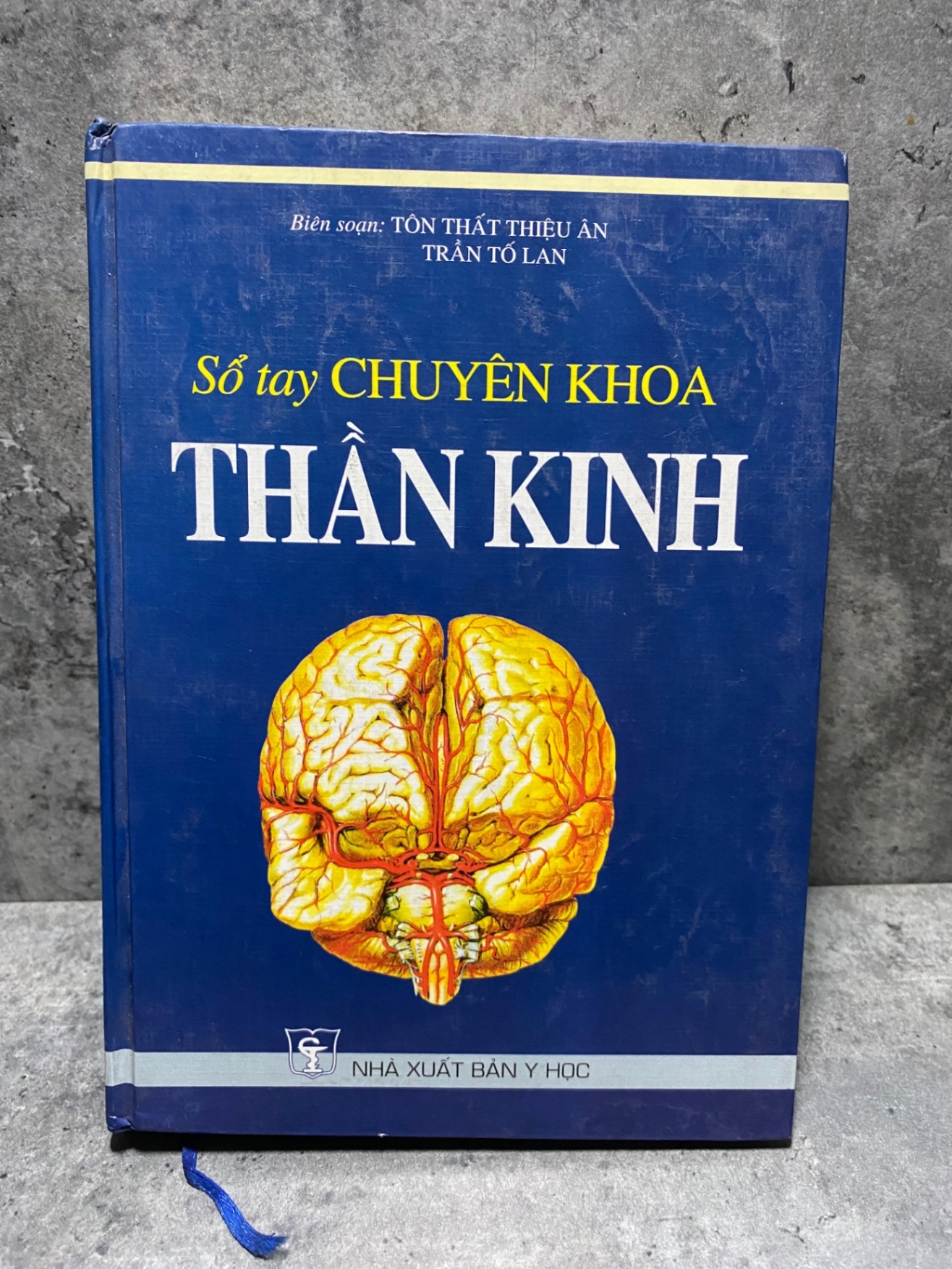 Sổ tay chuyên khoa thần kinh (bìa cứng) - Tôn Thất Thiệu Ân, Trần Tố Lan Giáo trình đại học - cao đẳng STB0302