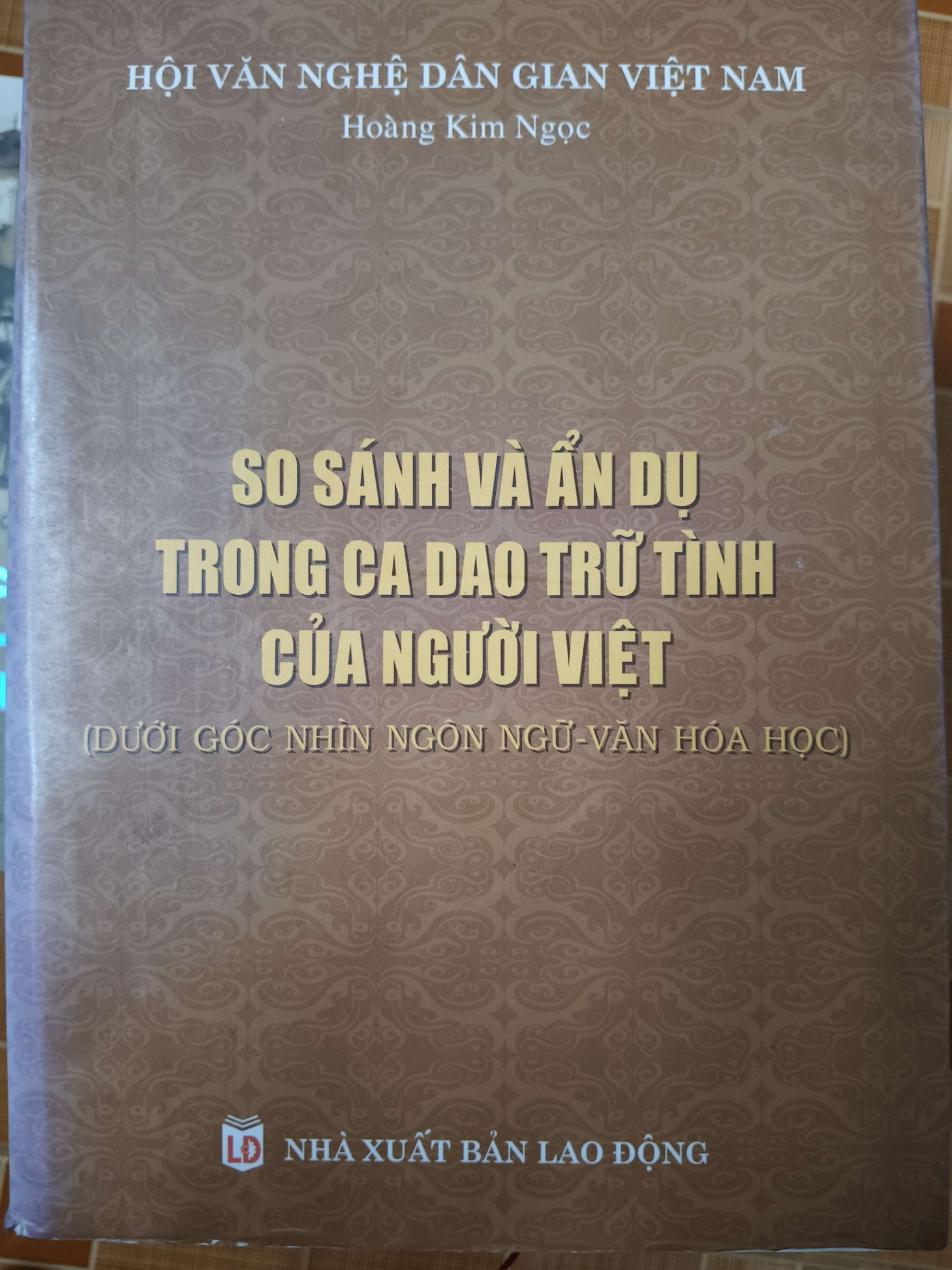 So sánh và ẩn dụ trong ca dao trữ tình của người Việt - 2011 - 374 trang - Bìa cứng Sách văn học ANTQ3101