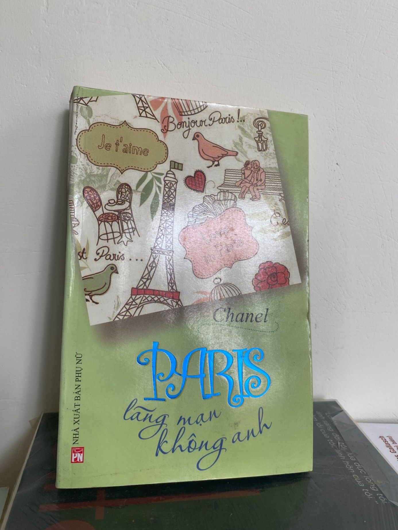 Paris lãng mạn không anh- Chanel- Sách lưu kho mới 80% Sách văn học STB0302