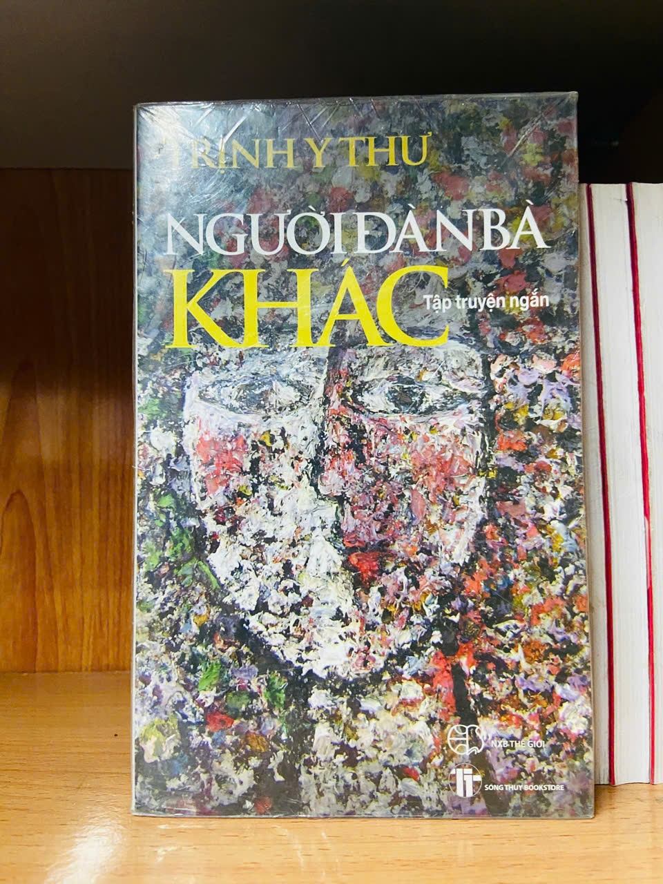Người đàn bà Khác / Trịnh Y Thư Sách văn học VAVO3101