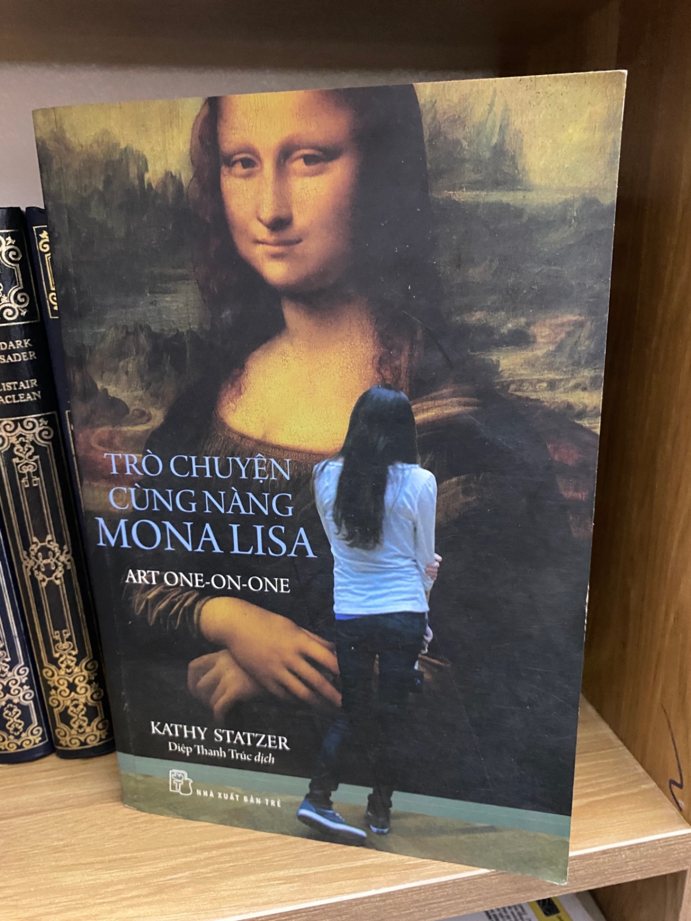 Trò chuyện cùng nàng Mona Lisa - Kathy Statzer (sách lưu kho,có ố) Sách văn học STB0302