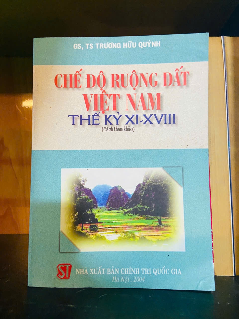 Chế độ ruộng đất Việt Nam từ thế kỷ XI-XVIII / Trương Hữu Quỳnh Sách lịch sử - triết học VAVO3101
