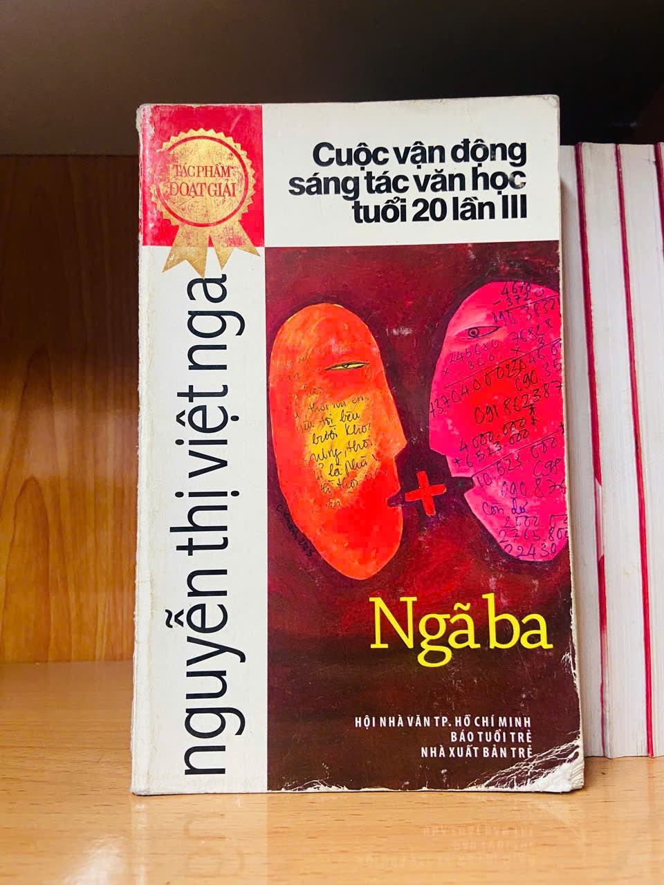 Ngã ba / Nguyễn Thị Việt Nga Sách văn học VAVO3101