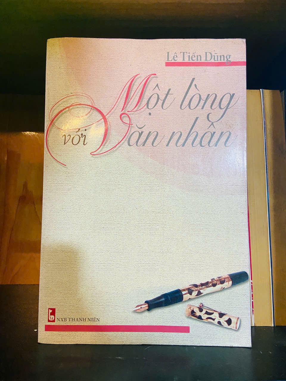 Một lòng với Văn nhân / Lê Tiến Dũng Sách văn học VAVO3101