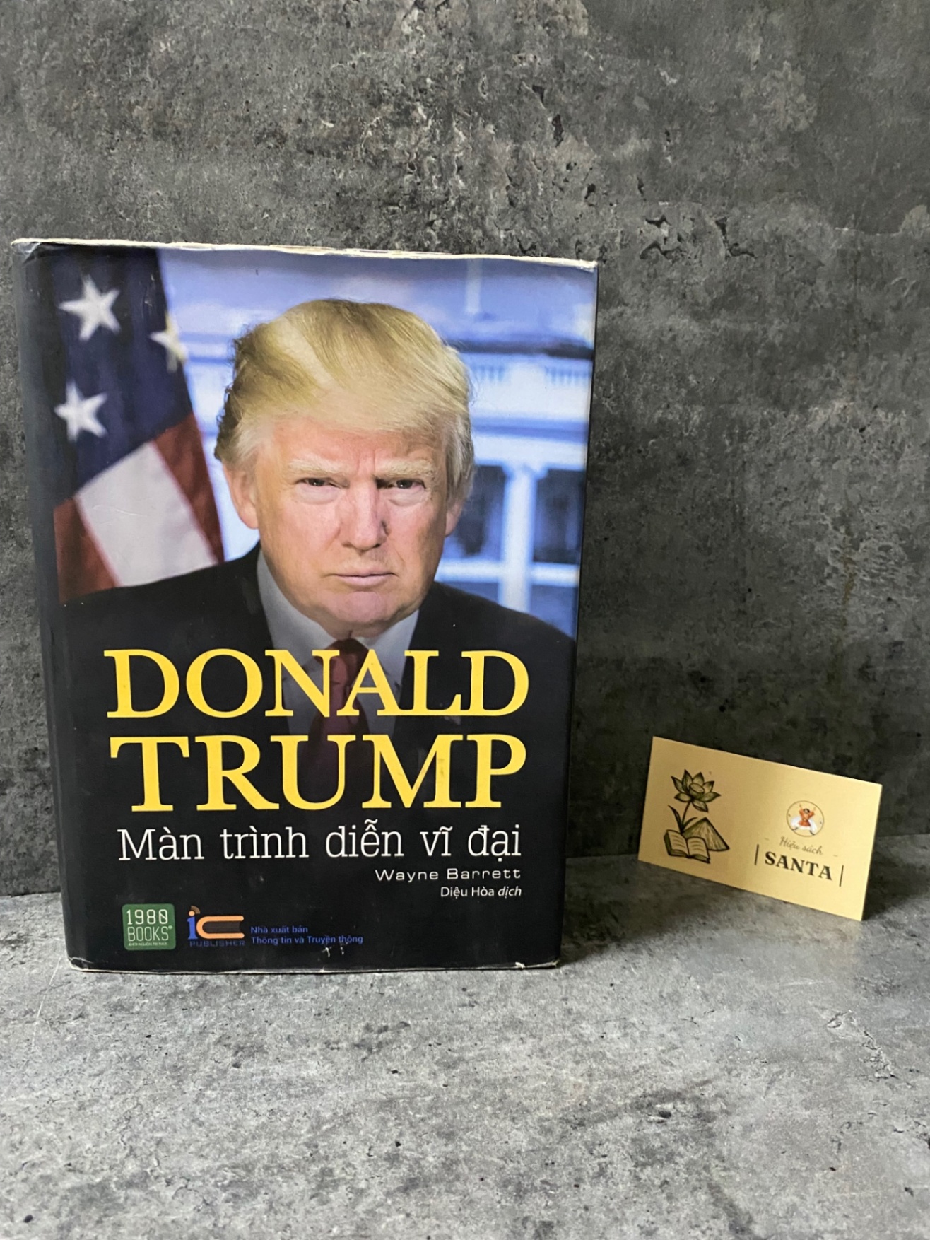 Donald Trump màn trình diễn vĩ đại (bìa cứng) - Wayne Barrett- Sách qua sử dụng, độ mới 90% Sách Danh nhân STB0302