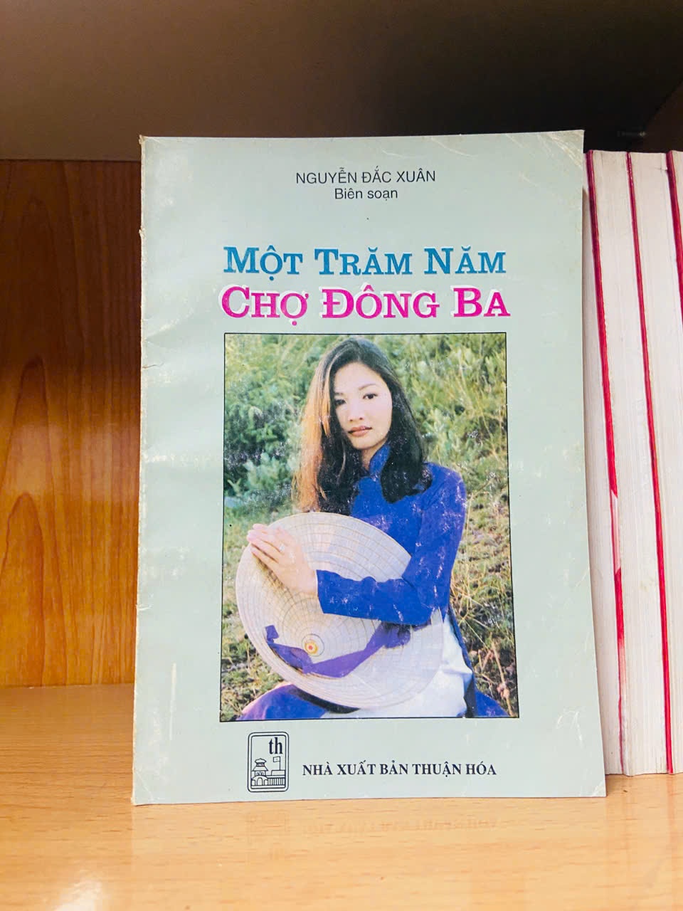 Một trăm năm chợ Đông Ba Sách lịch sử - triết học VAVO3101