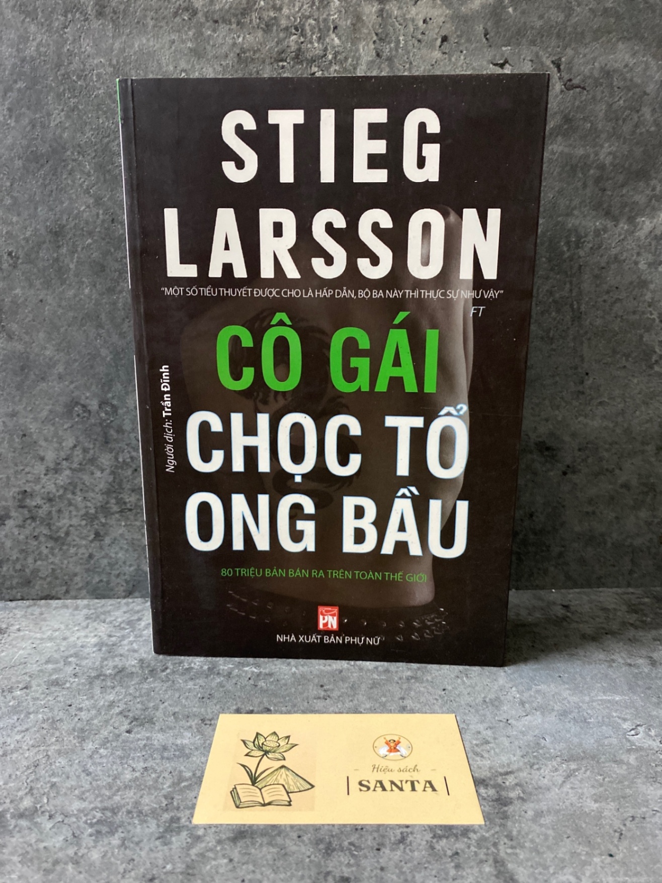 Cô gái chọc tổ ong bầu-Stieg Larsson - Tiểu thuyết- Mới 98% -Santabooks Sách văn học STB0302