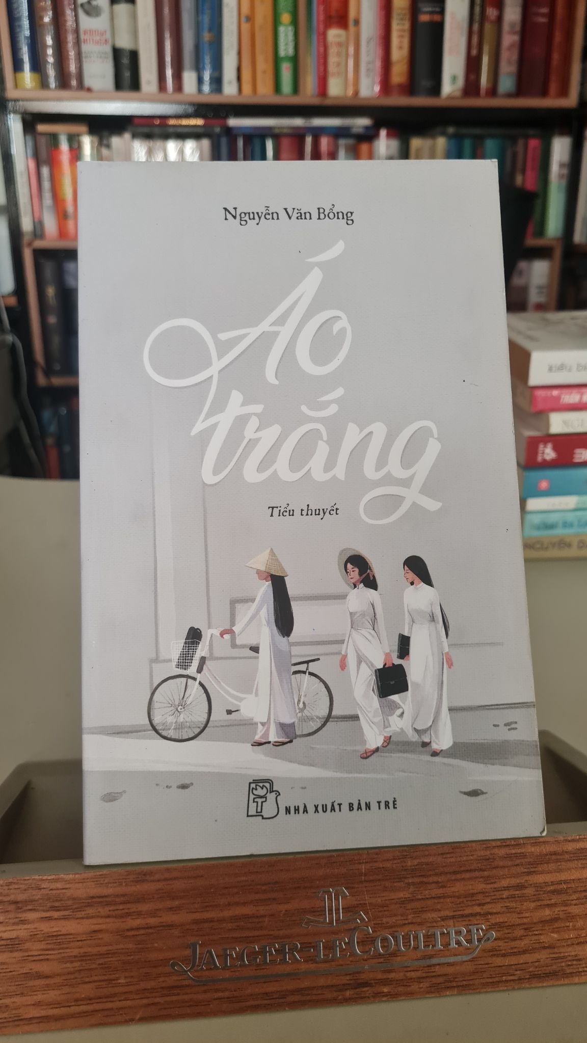 Áo trắng - Nguyễn Văn Bổng Sách văn học STB0302