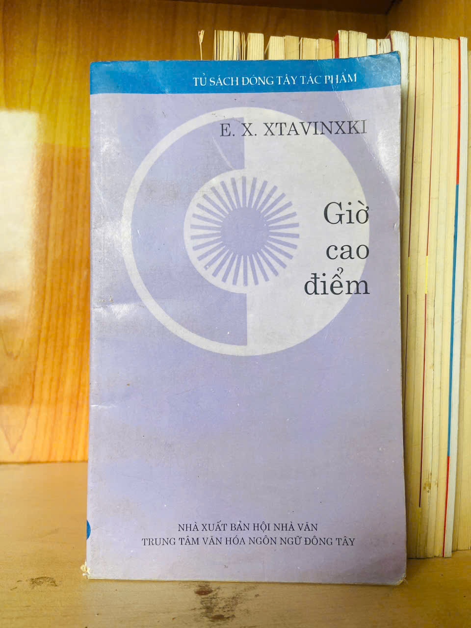 Giờ cao điểm / E.X.Xtavinxki Sách văn học VAVO3101