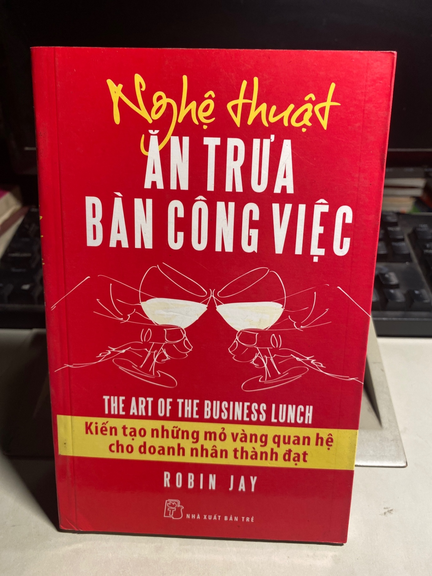 NGHỆ THUẬT ĂN TRƯA BÀN CÔNG VIỆC: Kiến Tạo Những Mỏ Vàng Quan Hệ Cho Doanh Nhân Thành Đạt - Robin Jay Sách kỹ năng STB0302