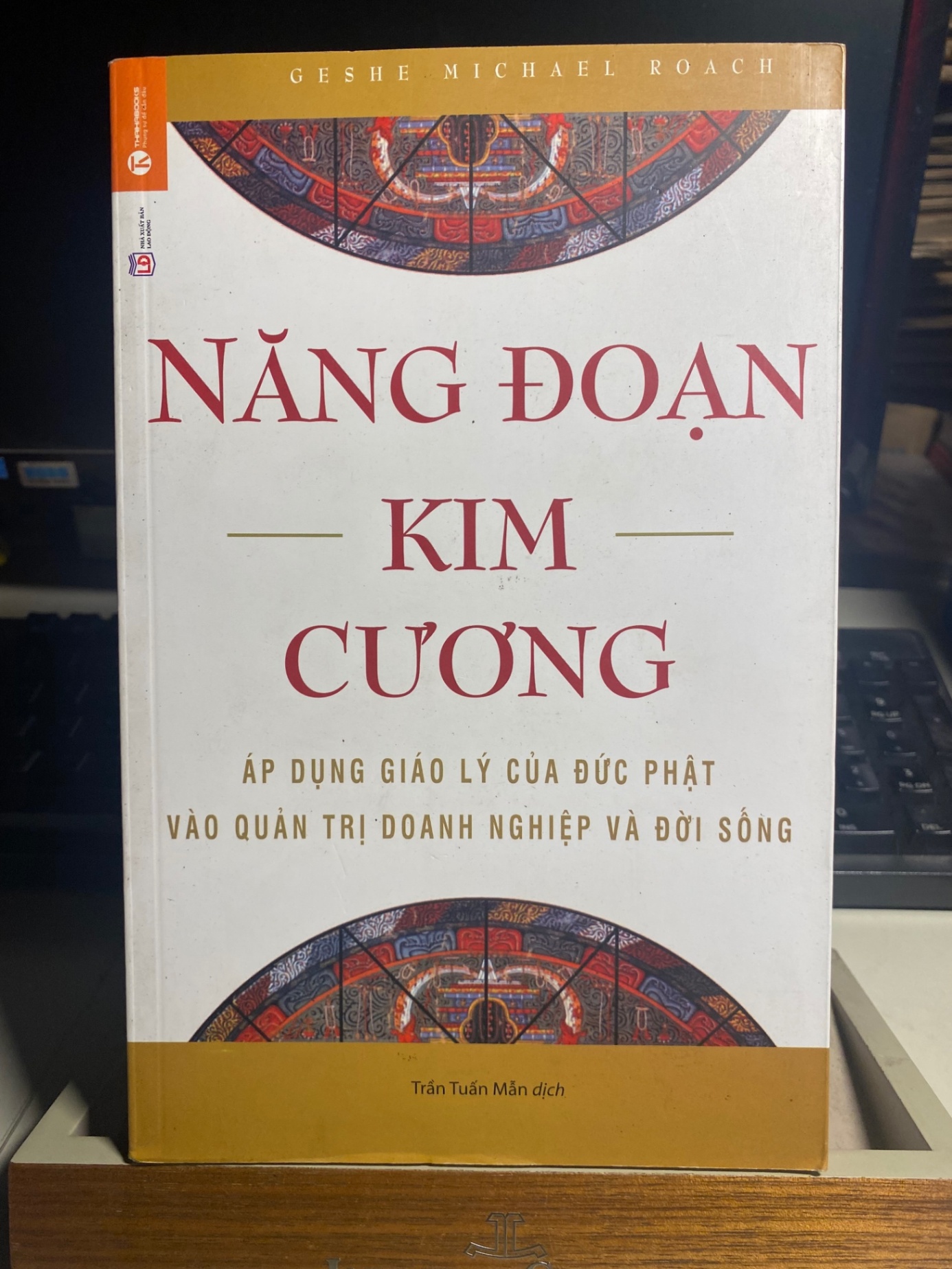 Năng Đoạn Kim Cương: Áp Dụng Giáo Lý Của Đức Phật Vào Quản Trị Doanh Nghiệp Và Đời Sống - Geshe Michael Roach Quản trị - lãnh đạo STB0302