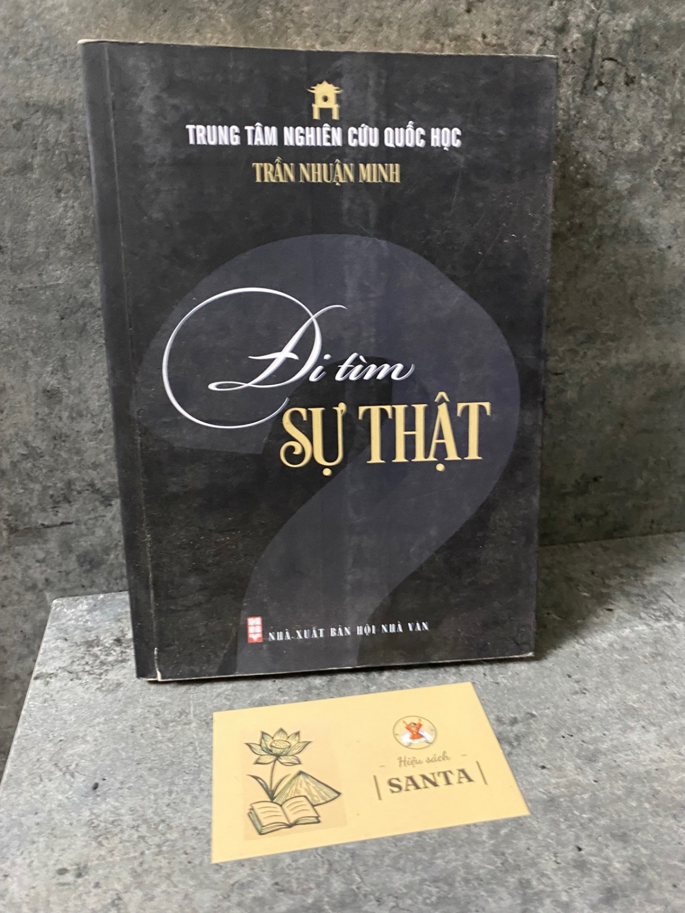 Đi tìm sự thật- Trần Nhuận Minh- Sách lưu kho giấy ố theo thời gian Sách văn học STB0302