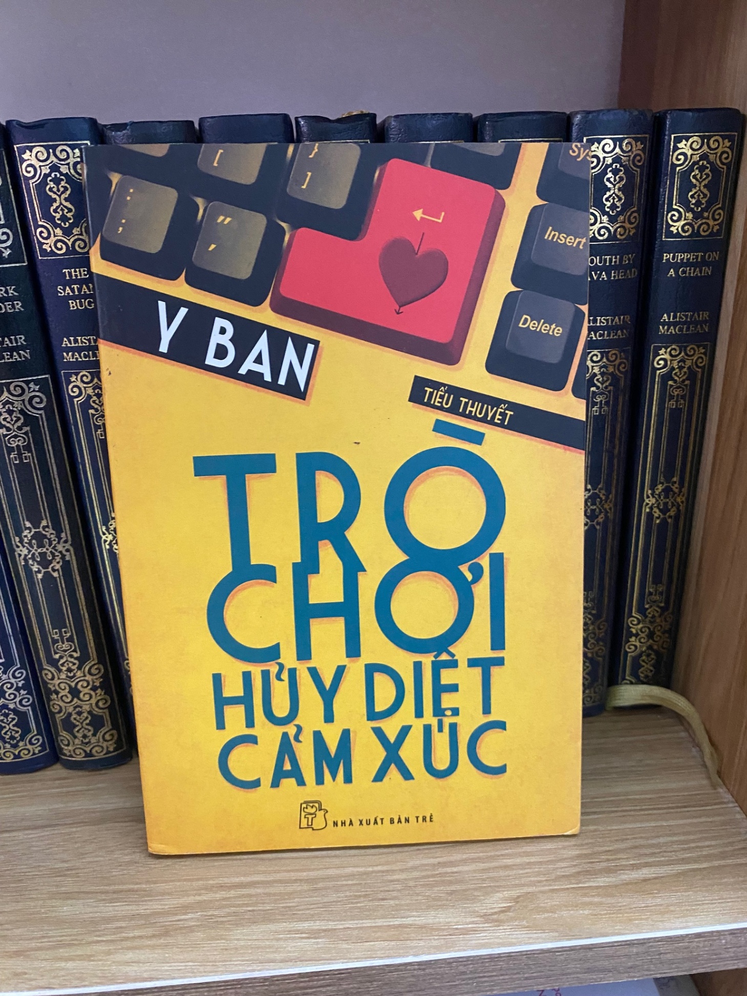 Trò Chơi Huỷ Diệt Cảm Xúc - Y Ban- Sách lưu kho mới 85% Sách văn học STB0302