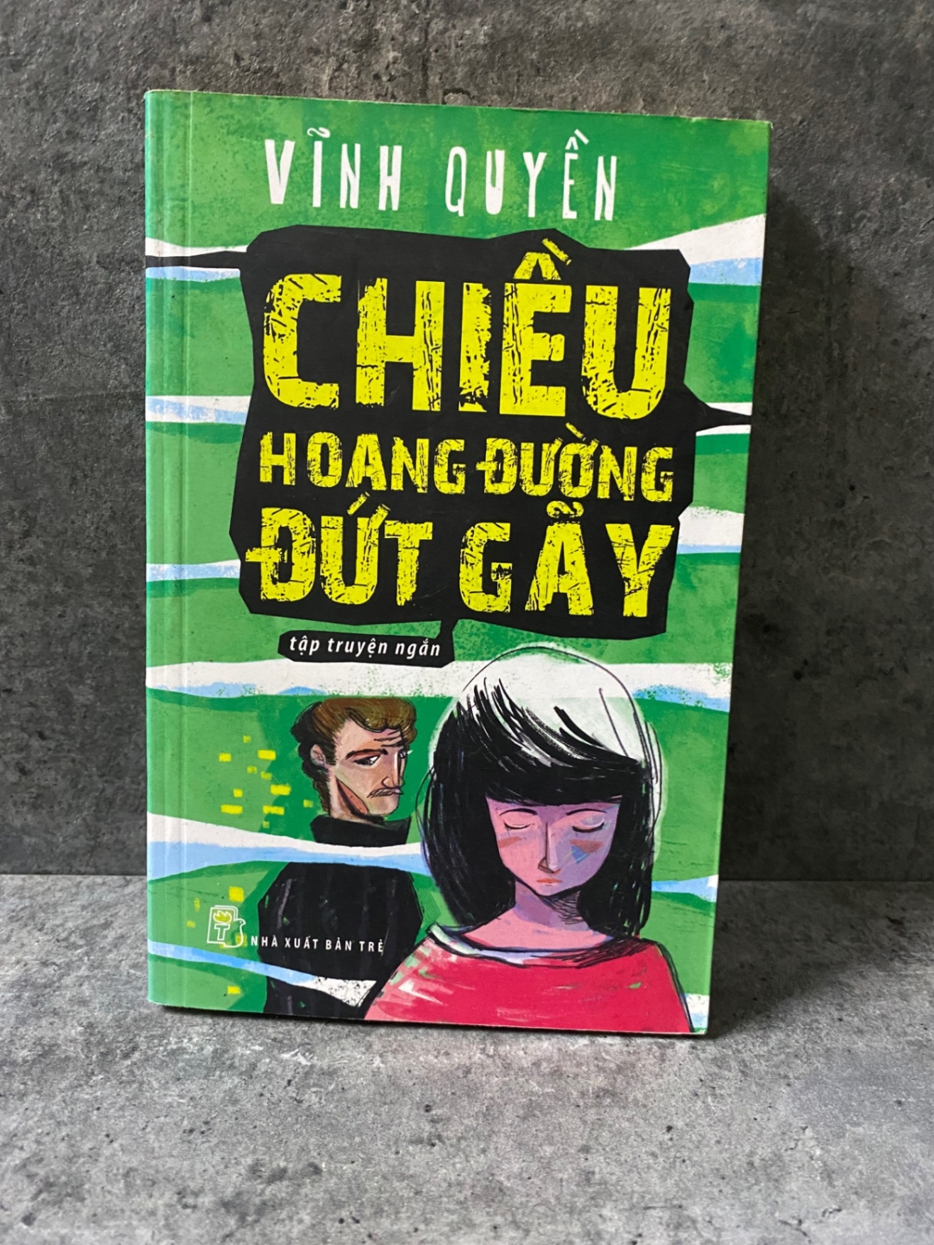 Chiều hoang đường đứt gãy- Vĩnh Quyền- sách lưu kho chưa qua sd,giấy xốp có ố Sách văn học STB0302