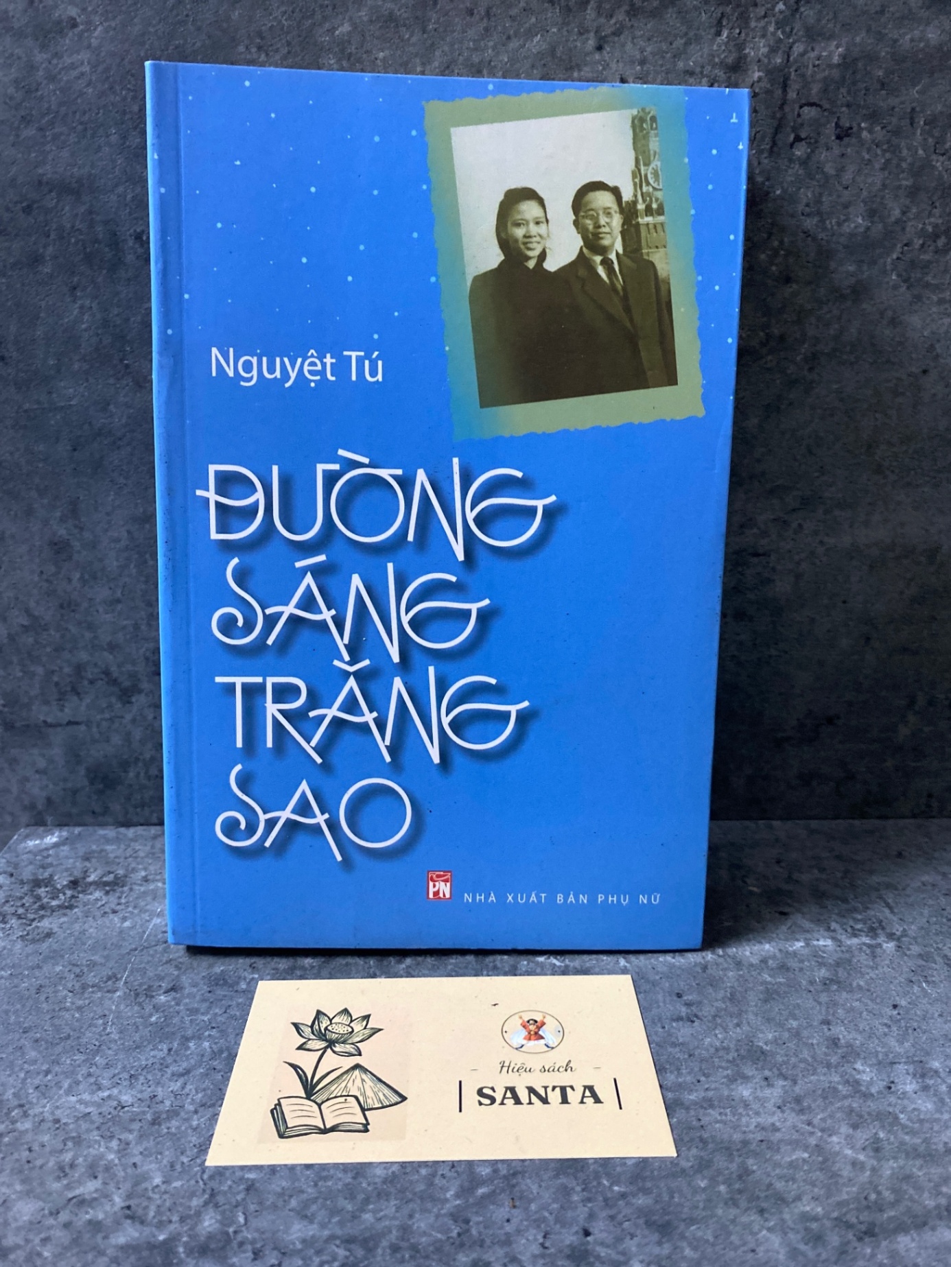 Đường sáng trăng sao- Nguyệt Tú Sách văn học STB0302