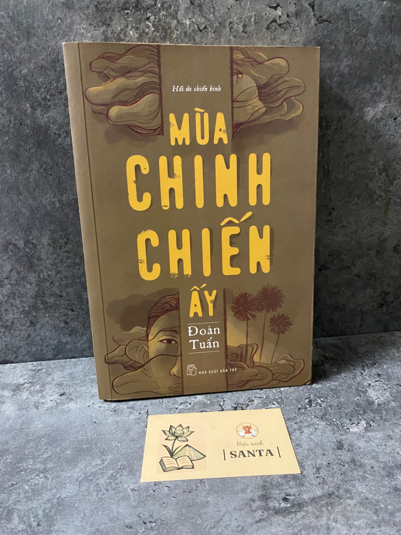 Mùa chinh chiến ấy (hồi ức chiến binh)- Đoàn Tuấn- sách lưu kho chưa qua sd,giấy xốp có ố Sách văn học STB0302