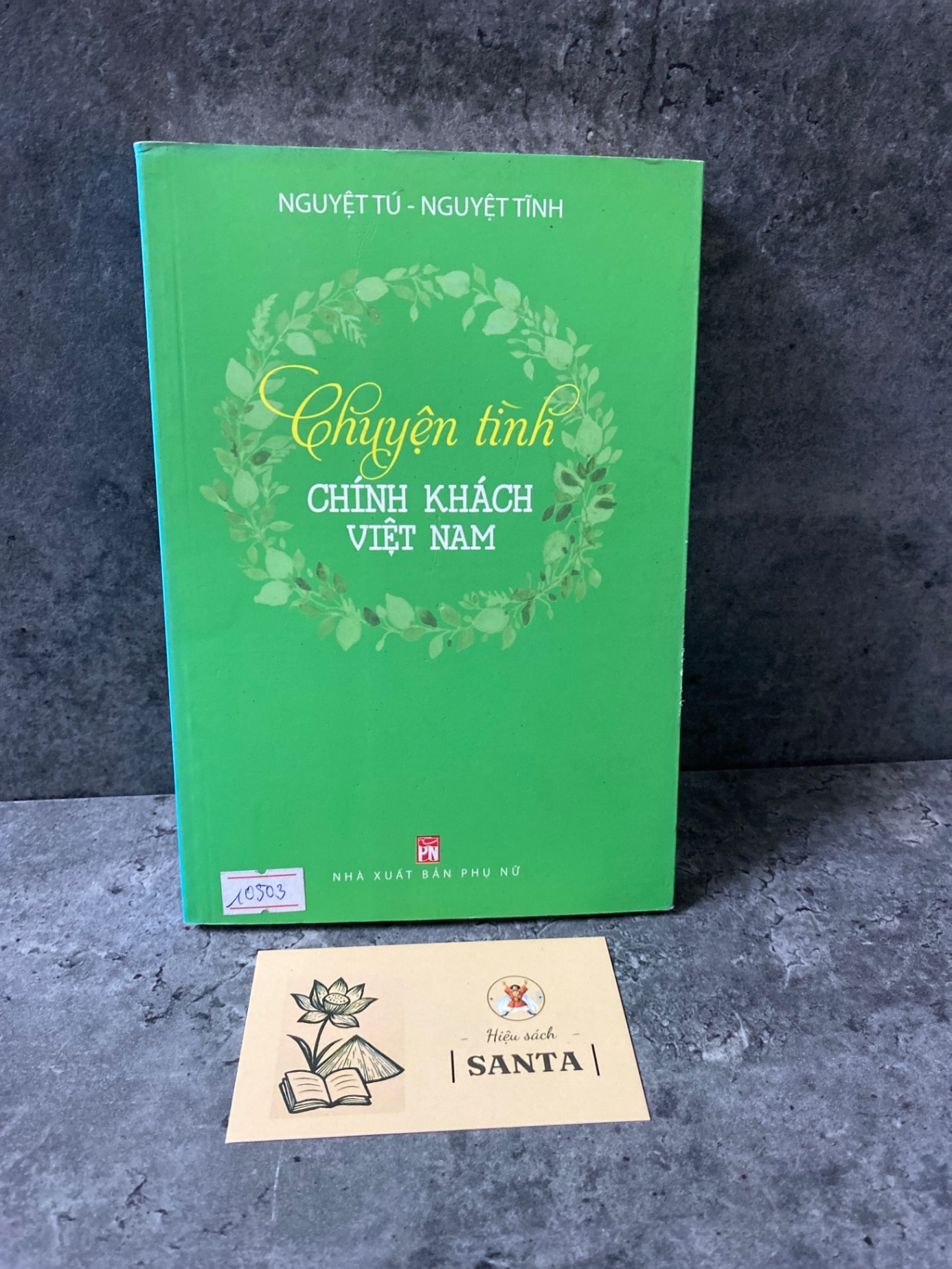Chuyện tình chính khách Việt Nam Sách văn học STB0302