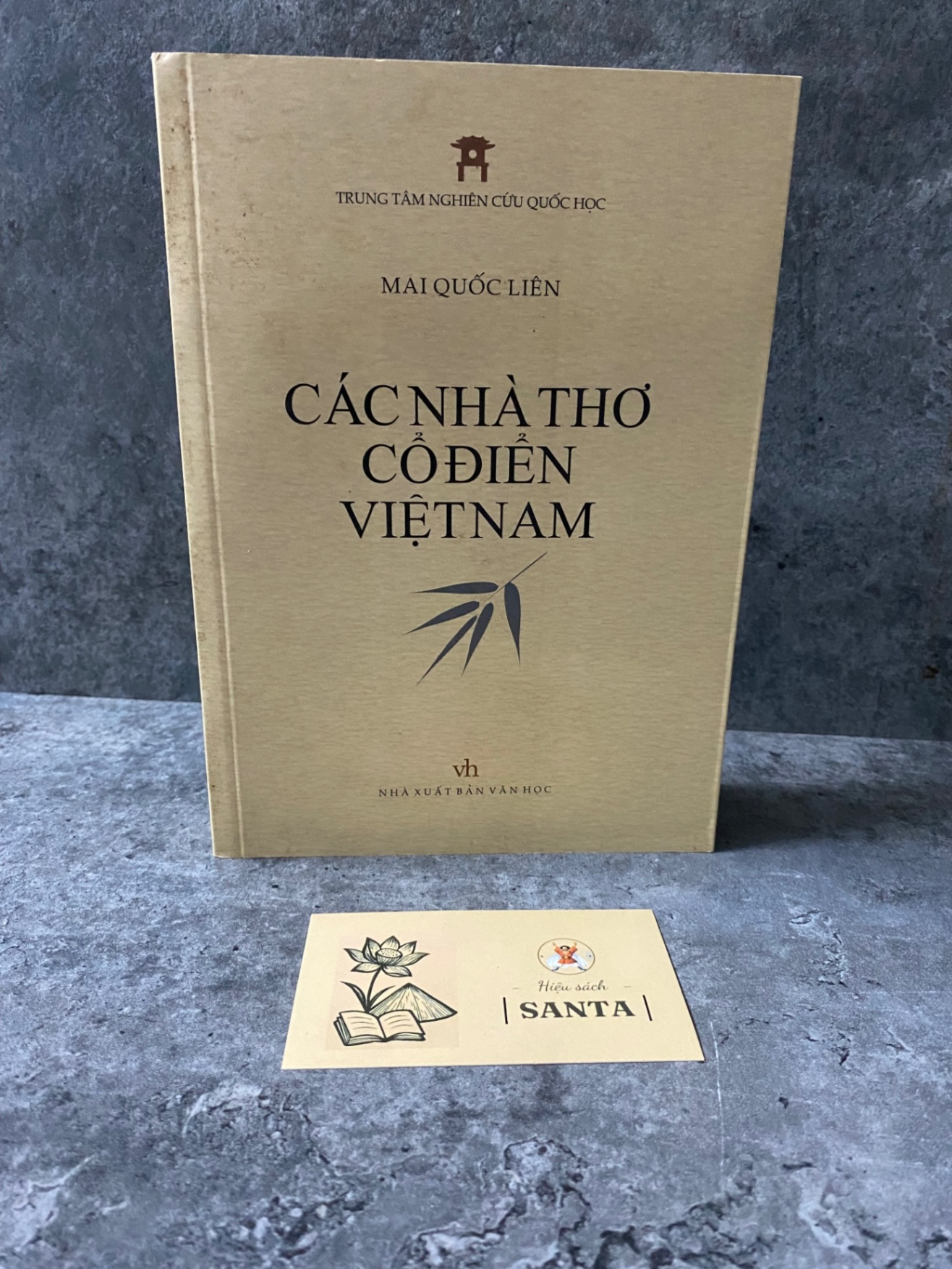 Các nhà thơ cổ điển Việt Nam- Mai Quốc Liên- sách lưu kho chưa qua sd, giấy xốp có ố cạnh Sách văn học STB0302