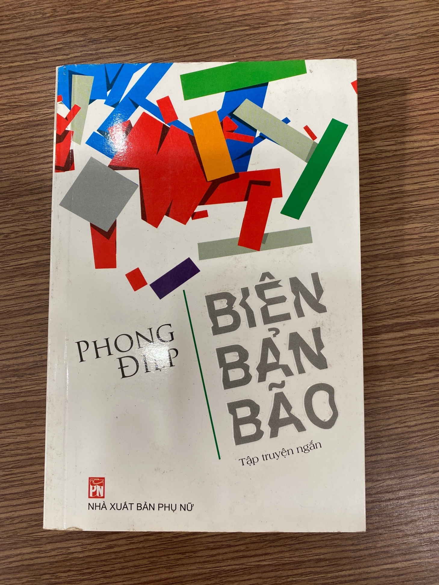 Biên bản bão- Phong Điệp Sách văn học STB0302