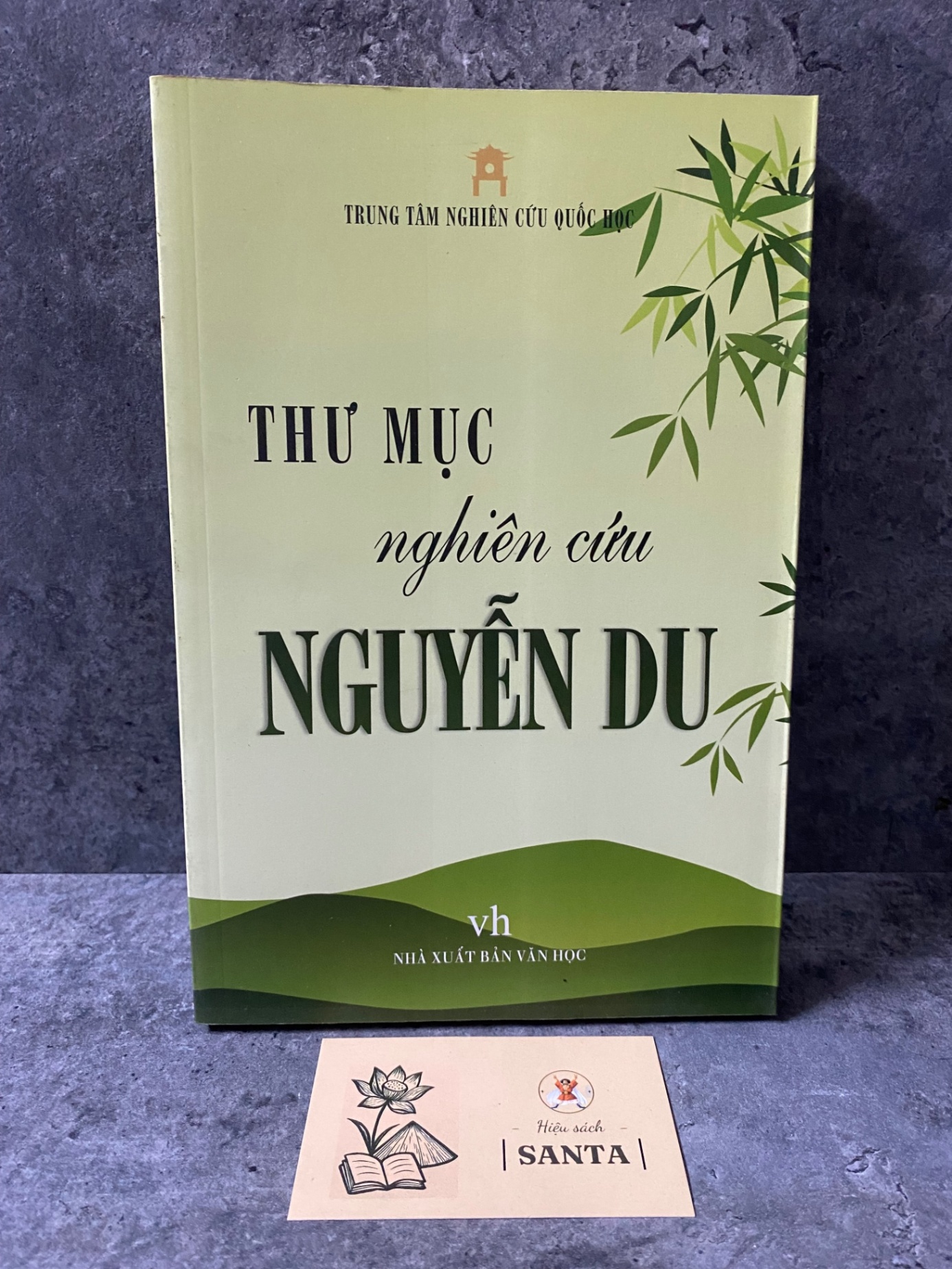 Thư Mục Nghiên Cứu Nguyễn Du- sách lưu kho chưa qua sd,giấy xốp có ố cạnh Sách văn học STB0302