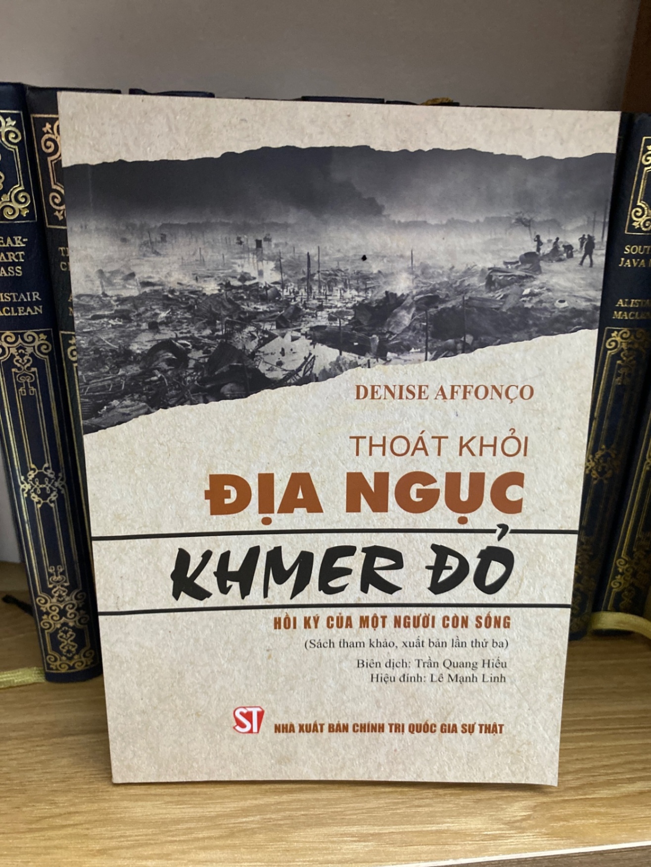 Thoát khỏi địa ngục Khmer Đỏ hồi ký của một người còn sống- Denise Affonco- Sách mới Sách lịch sử - triết học STB0302