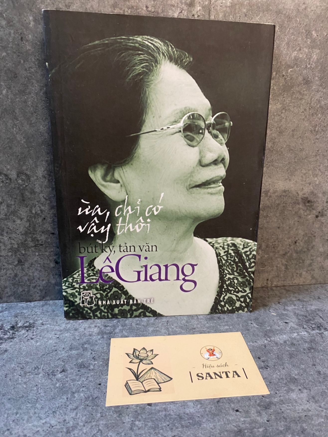 Ừa chỉ có vậy thôi (bút ký,tản văn) - Lê Giang- sách lưu kho,giấy xốp có ố Sách văn học STB0302