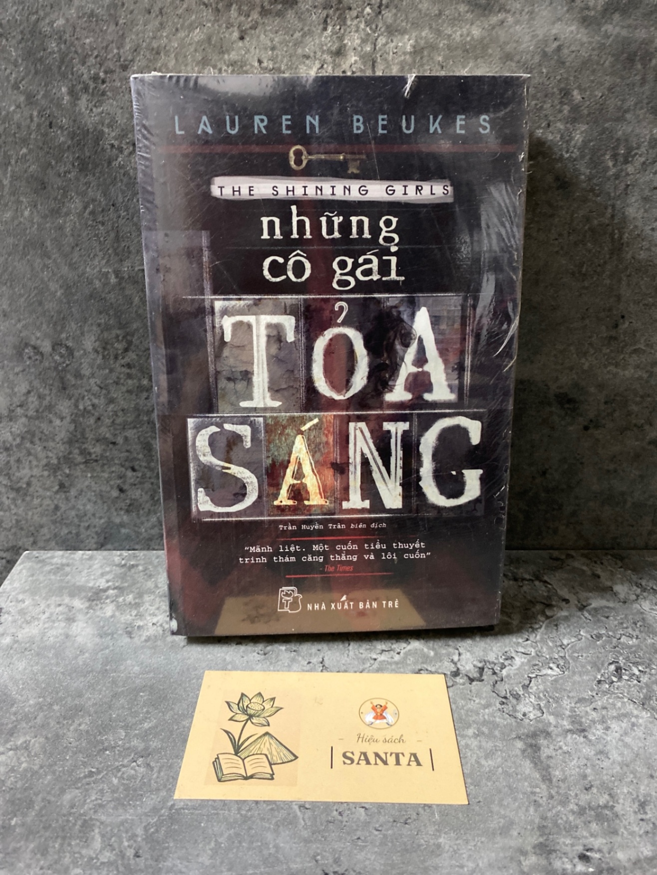 Những cô gái toả sáng- Lauren Beukes- mới còn seal Sách văn học STB0302