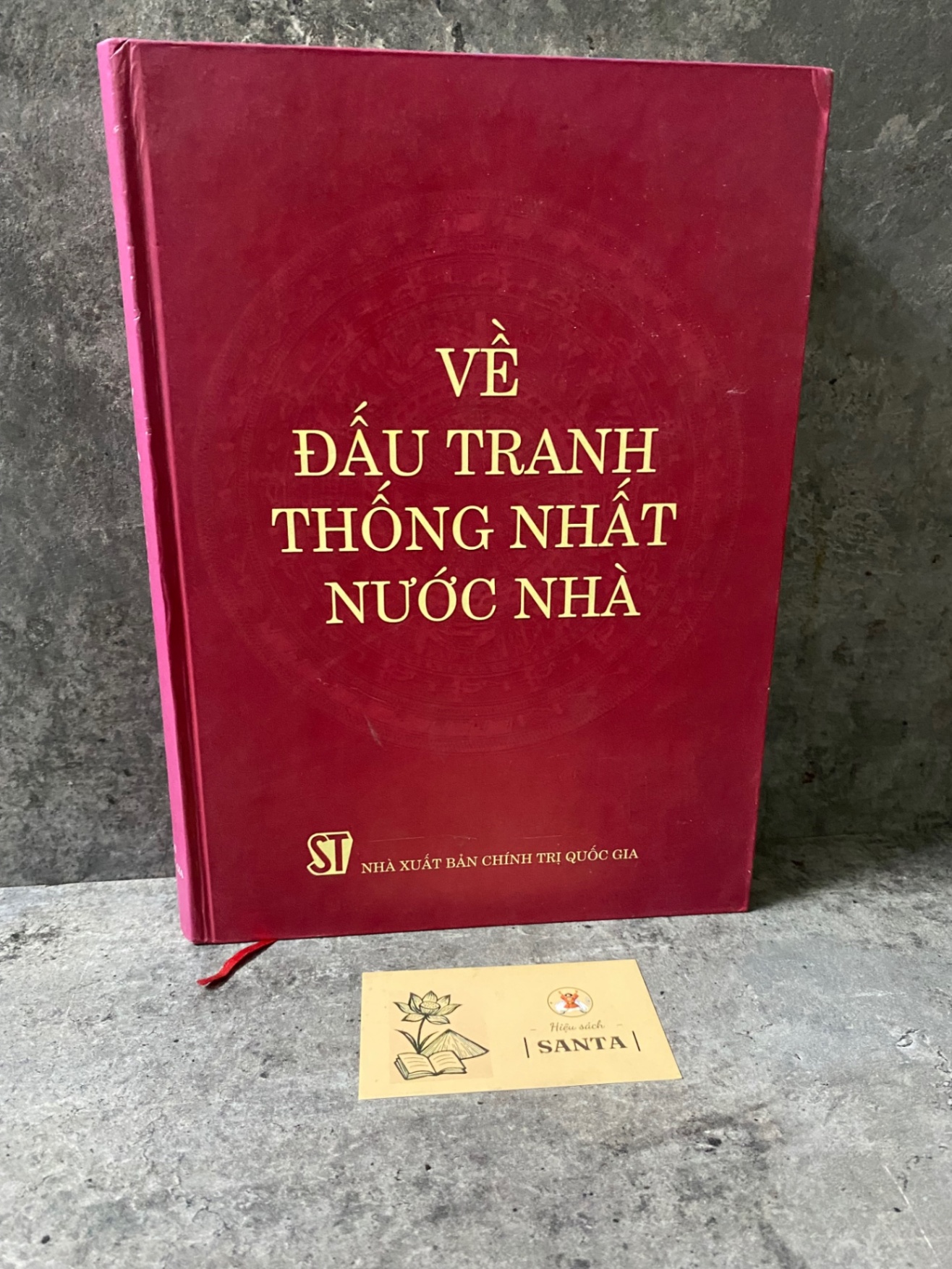 Về đấu tranh thống nhất nước nhà (bìa cứng)- sách lưu kho chưa sử dụng,mới 90% Sách lịch sử - triết học STB0302