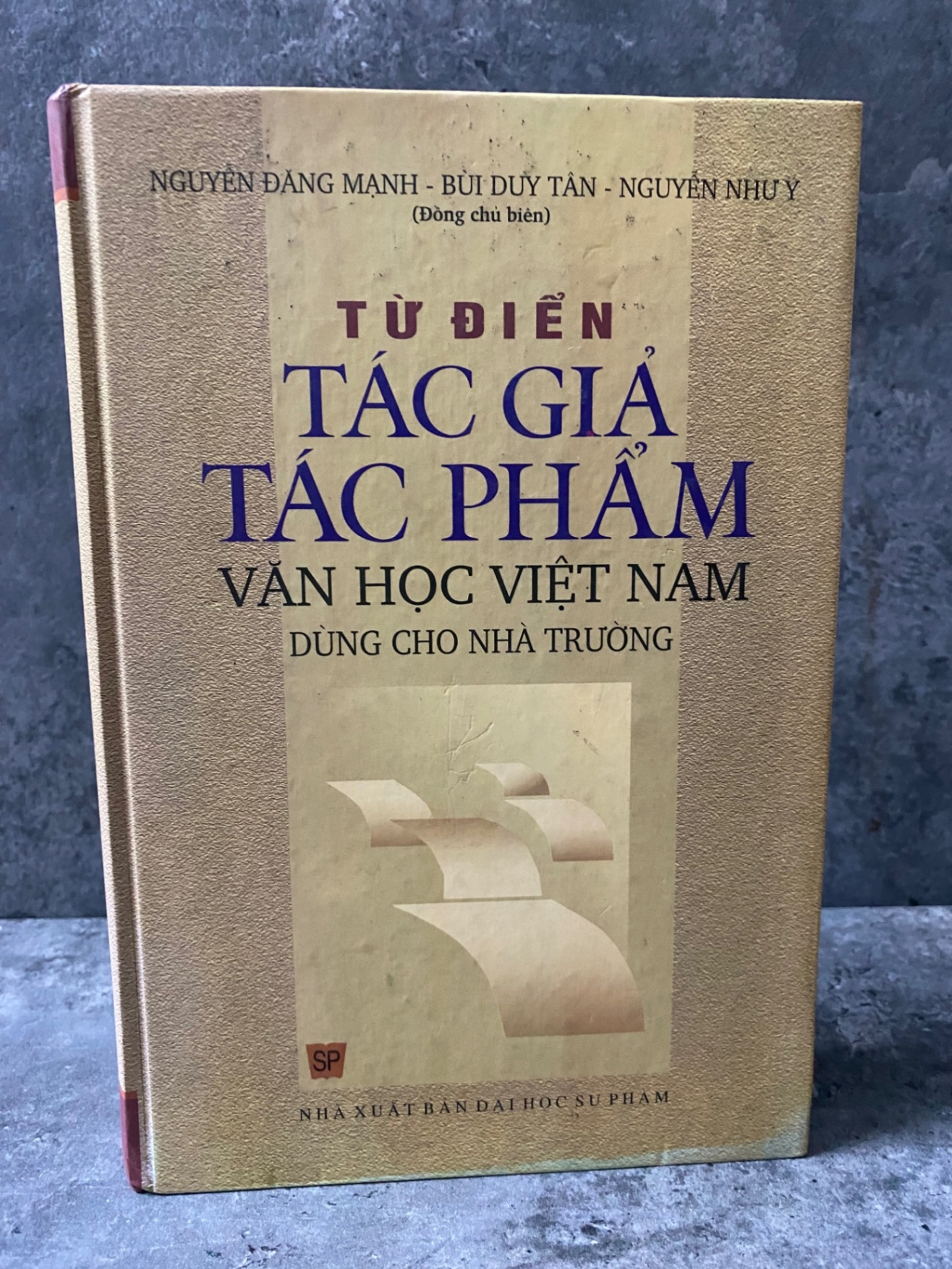 Từ điển Tác Giả-Tác Phẩm văn học Việt Nam dùng cho nhà trường (bìa cứng) Sách văn học STB0302