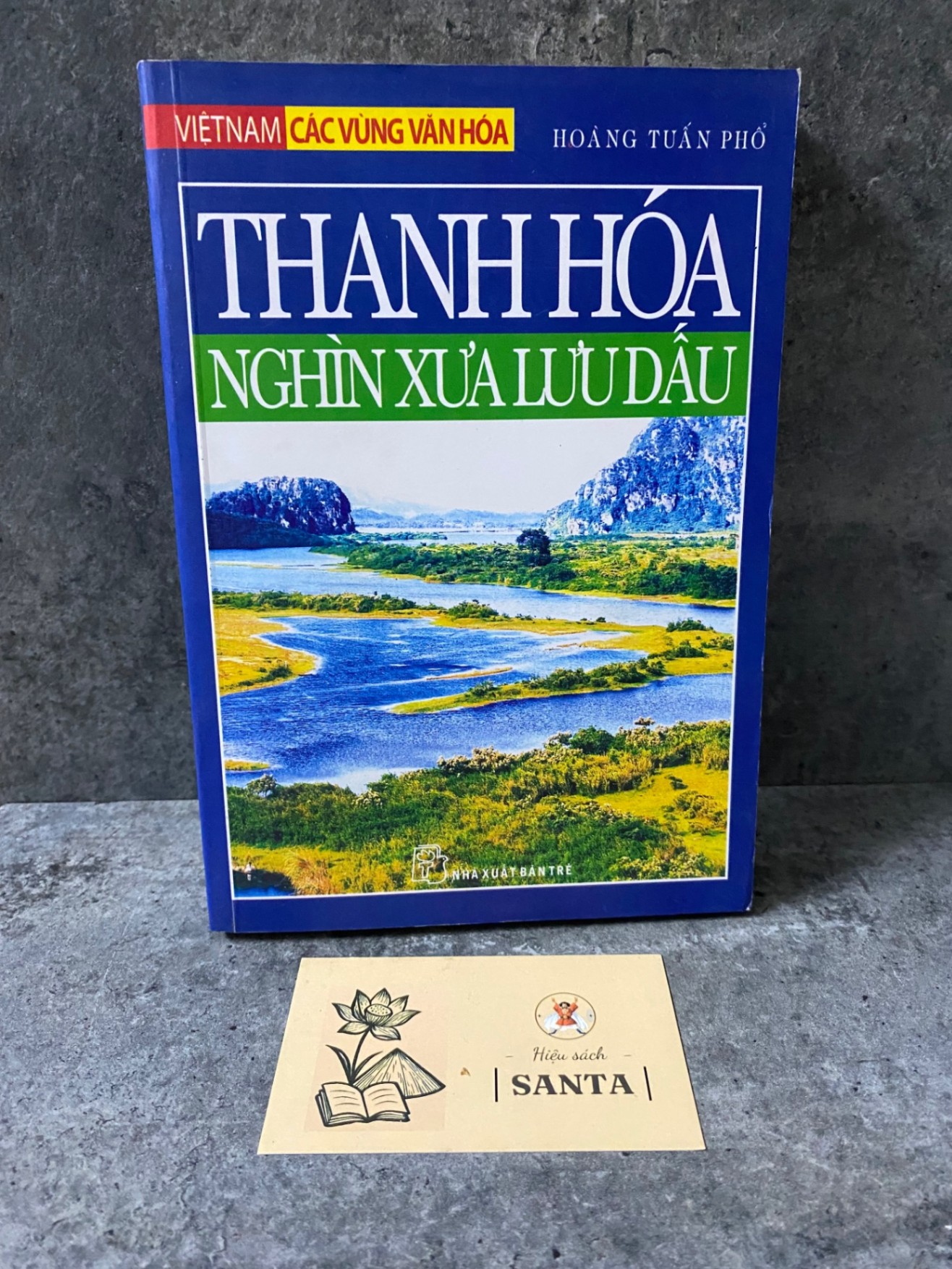 Thanh Hoá nghìn xưa lưu dấu- Hoàng Tuấn Phổ- sách lưu kho chưa qua sd, giấy xốp có ố Sách lịch sử - triết học STB0302
