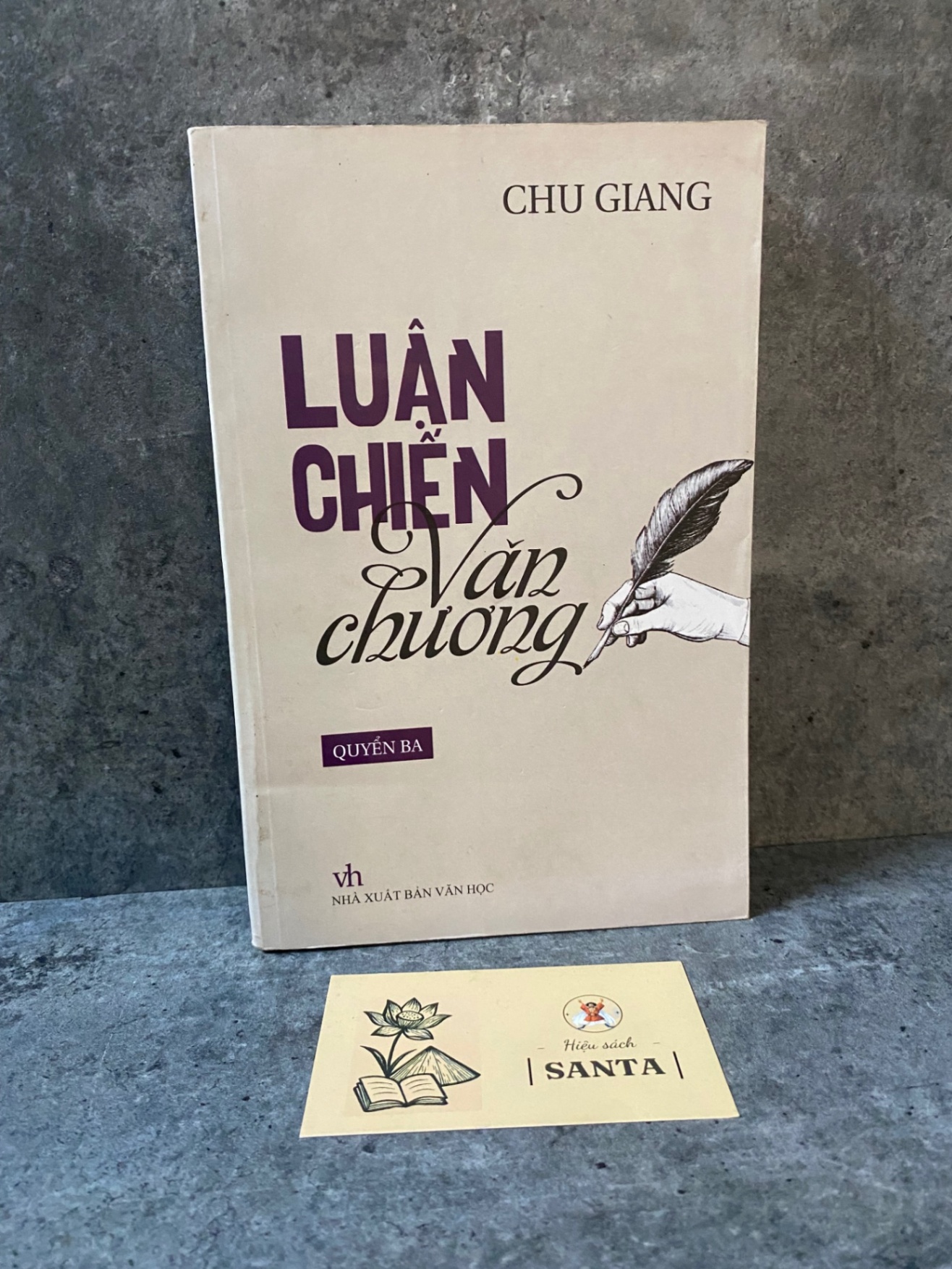 Luận chiến văn chương (quyển ba)- Chu Giang- sách lưu kho chưa sử dụng,mới 90% Sách văn học STB0302